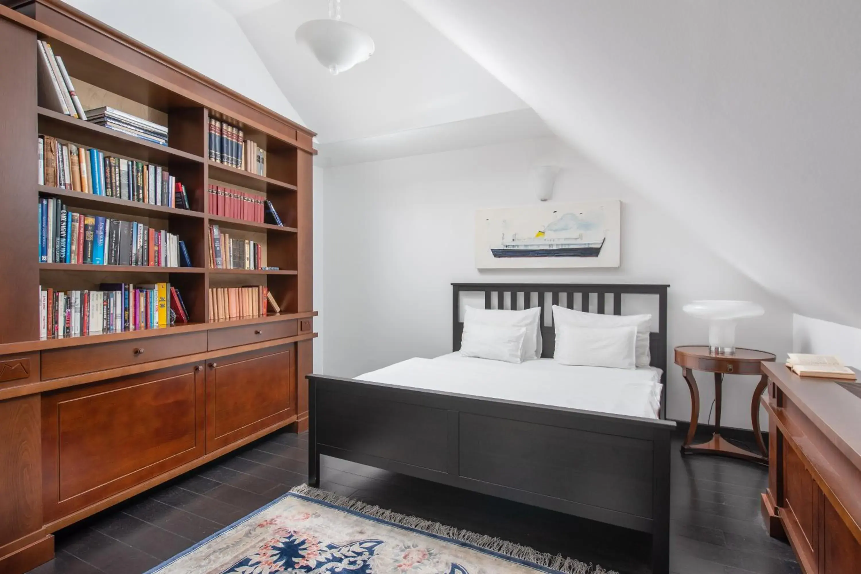 Bed, Library in Hotel Marmont - Adults Only