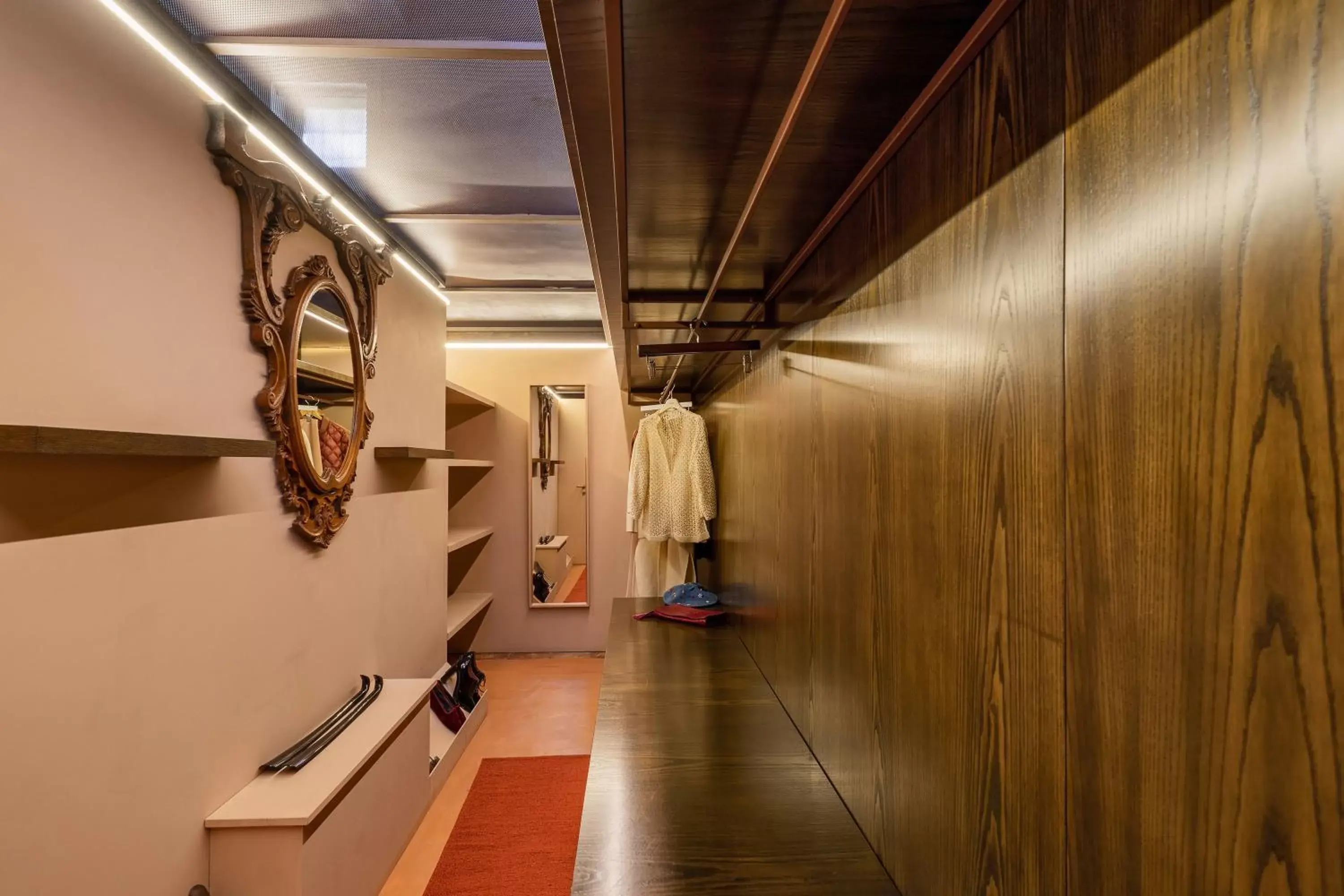 wardrobe in Palazzo Maresgallo Suites & SPA