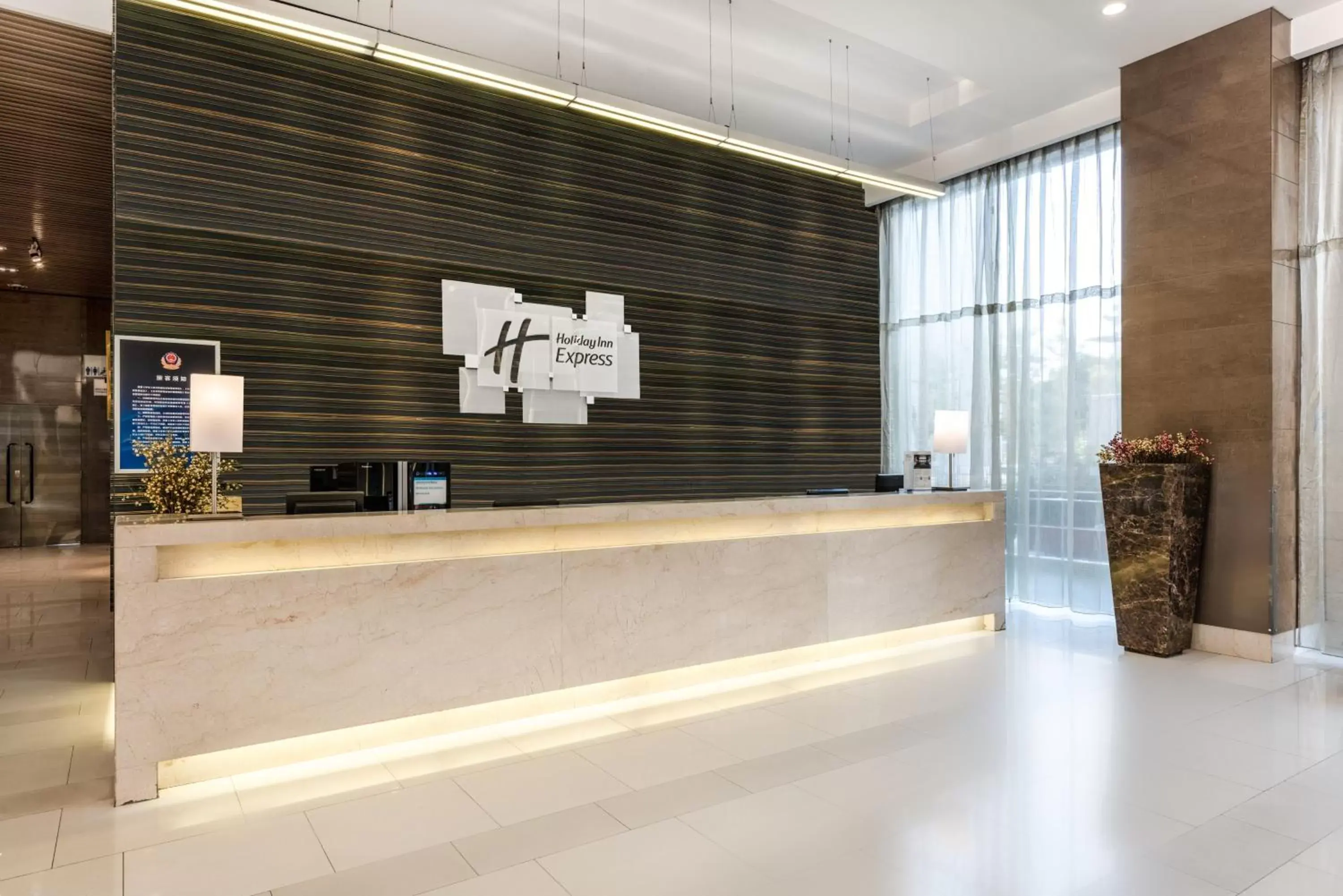 Property building, Lobby/Reception in Holiday Inn Express Beijing Yizhuang, an IHG Hotel