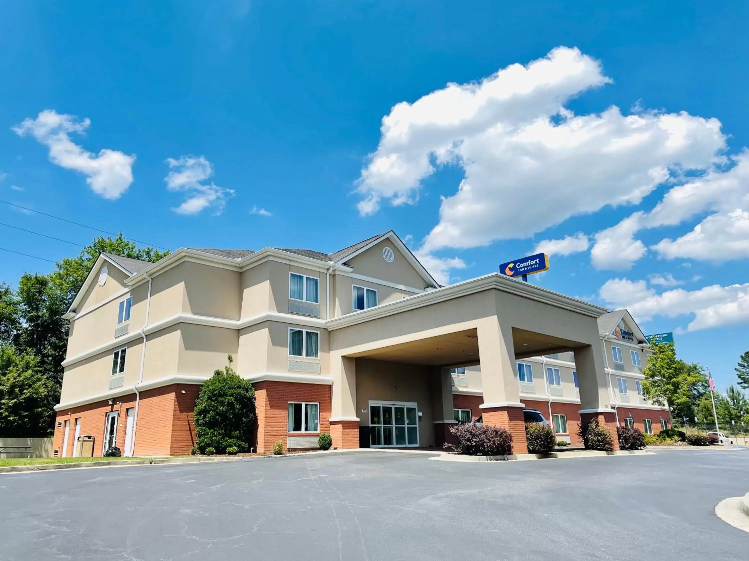 Property Building in Comfort Inn & Suites Gordon HWY