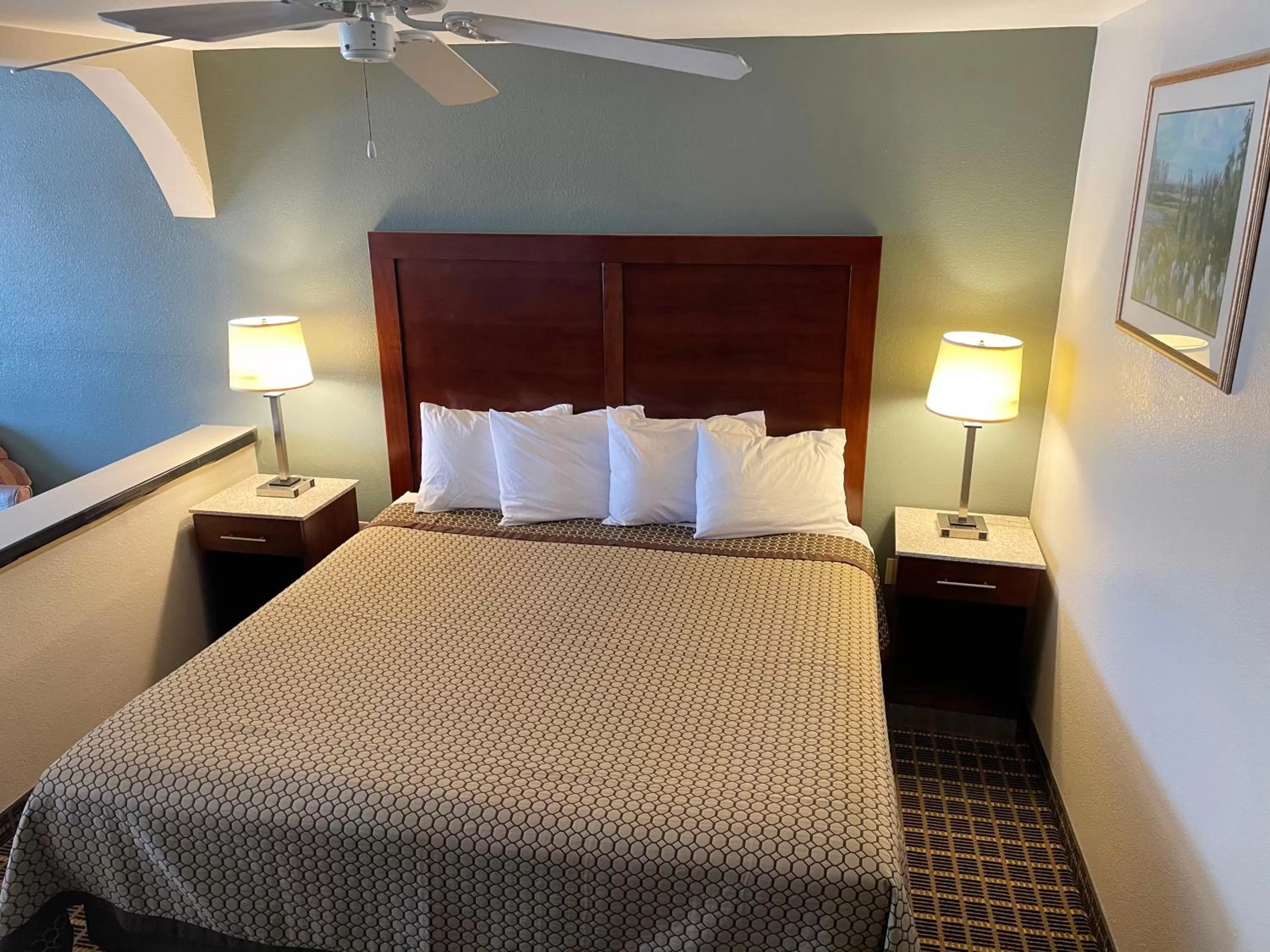 Bed in Great Western Inn & Suites