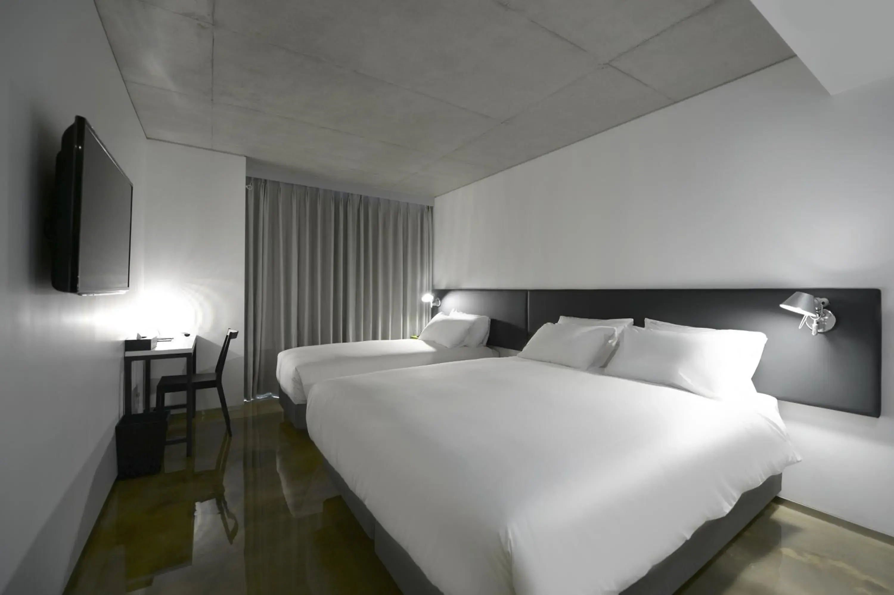 Family Twin Room with Large Window with Netflix in Creto Hotel Myeongdong