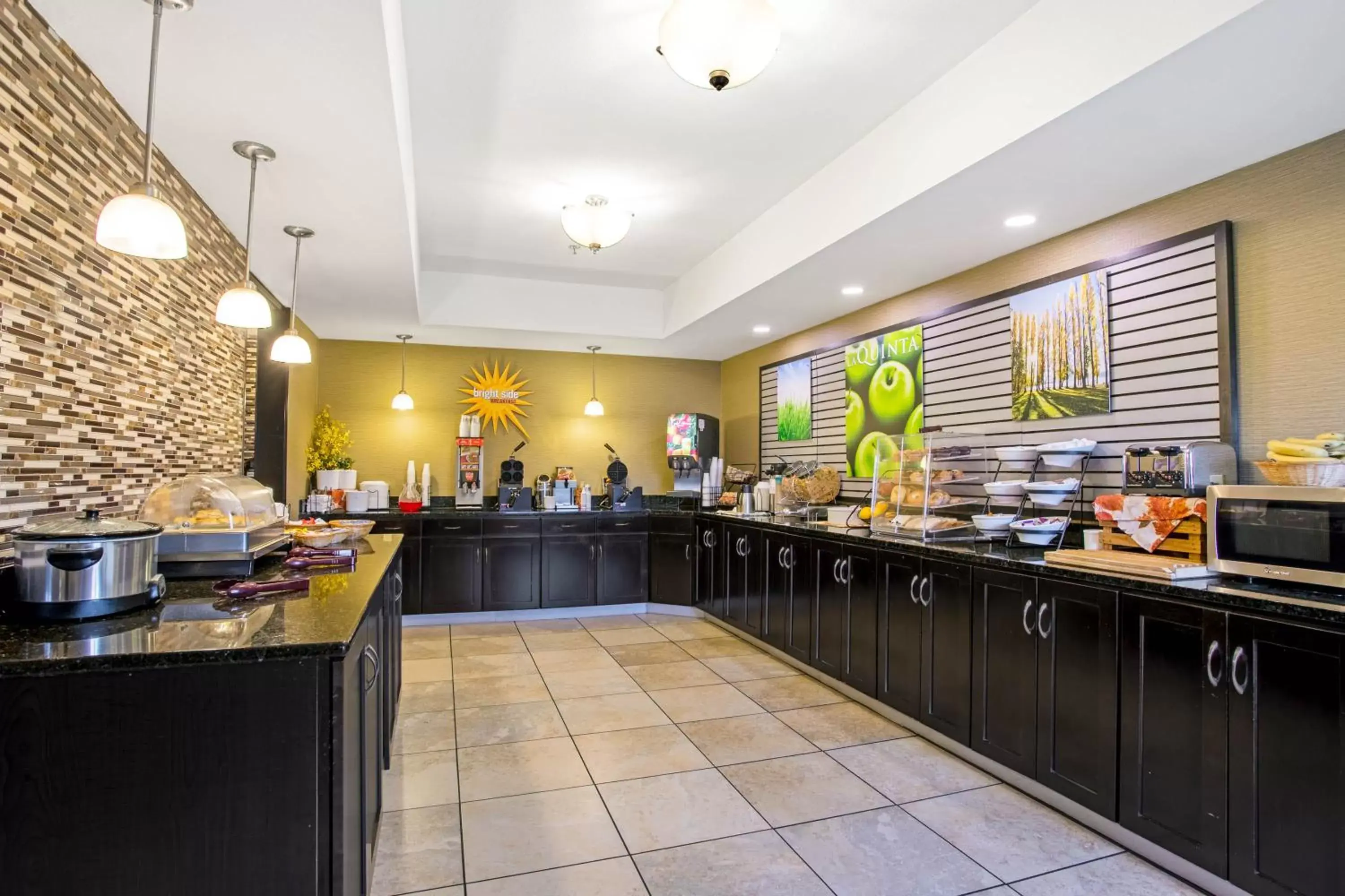 Buffet breakfast, Restaurant/Places to Eat in La Quinta by Wyndham Lexington South / Hamburg