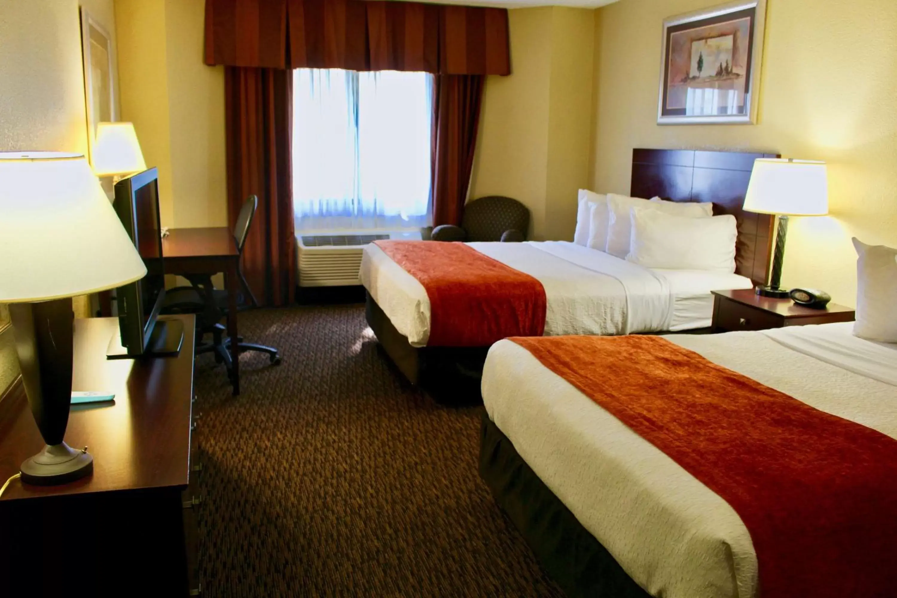 Photo of the whole room, Bed in Best Western Plus Dakota Ridge