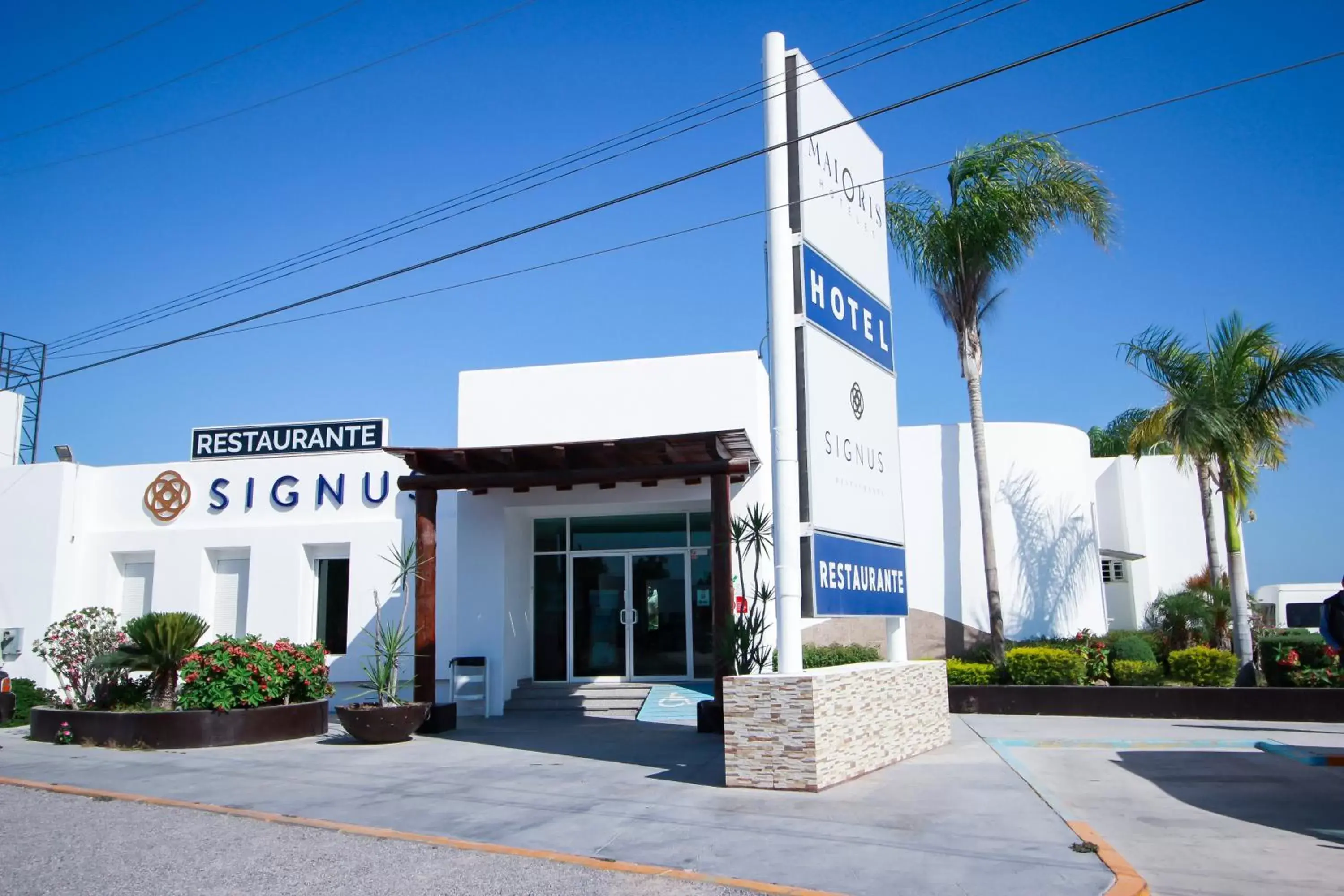 Facade/entrance in Hotel Maioris La Paz