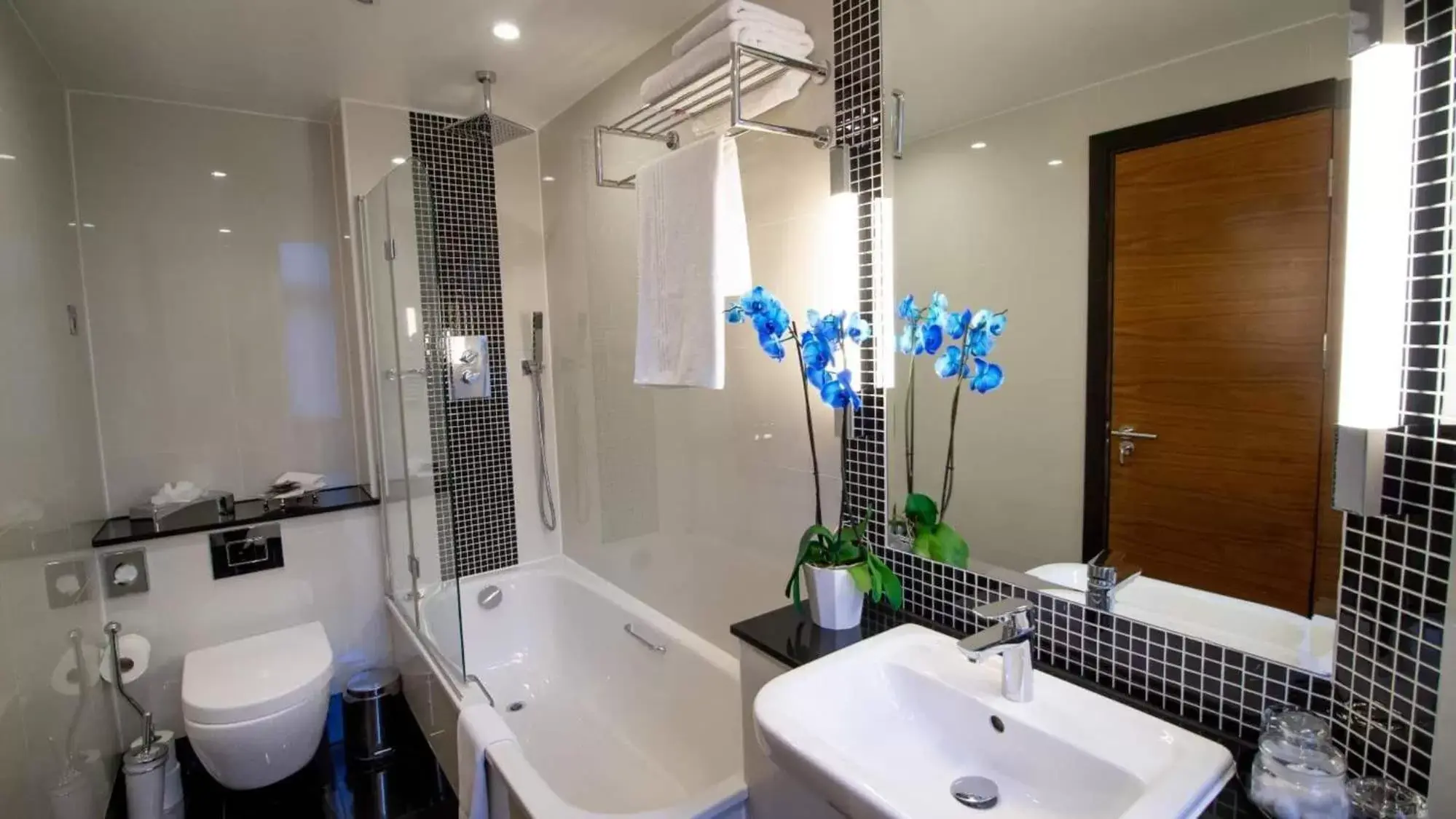 Bathroom in Wellington Hotel by Blue Orchid