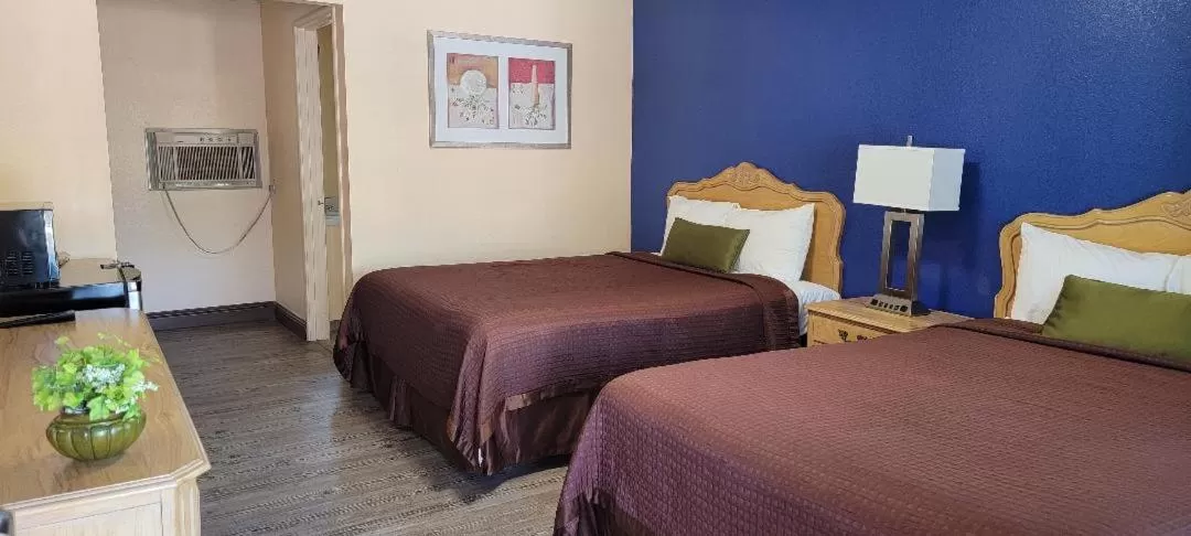 Photo of the whole room, Bed in Lakeview Inn