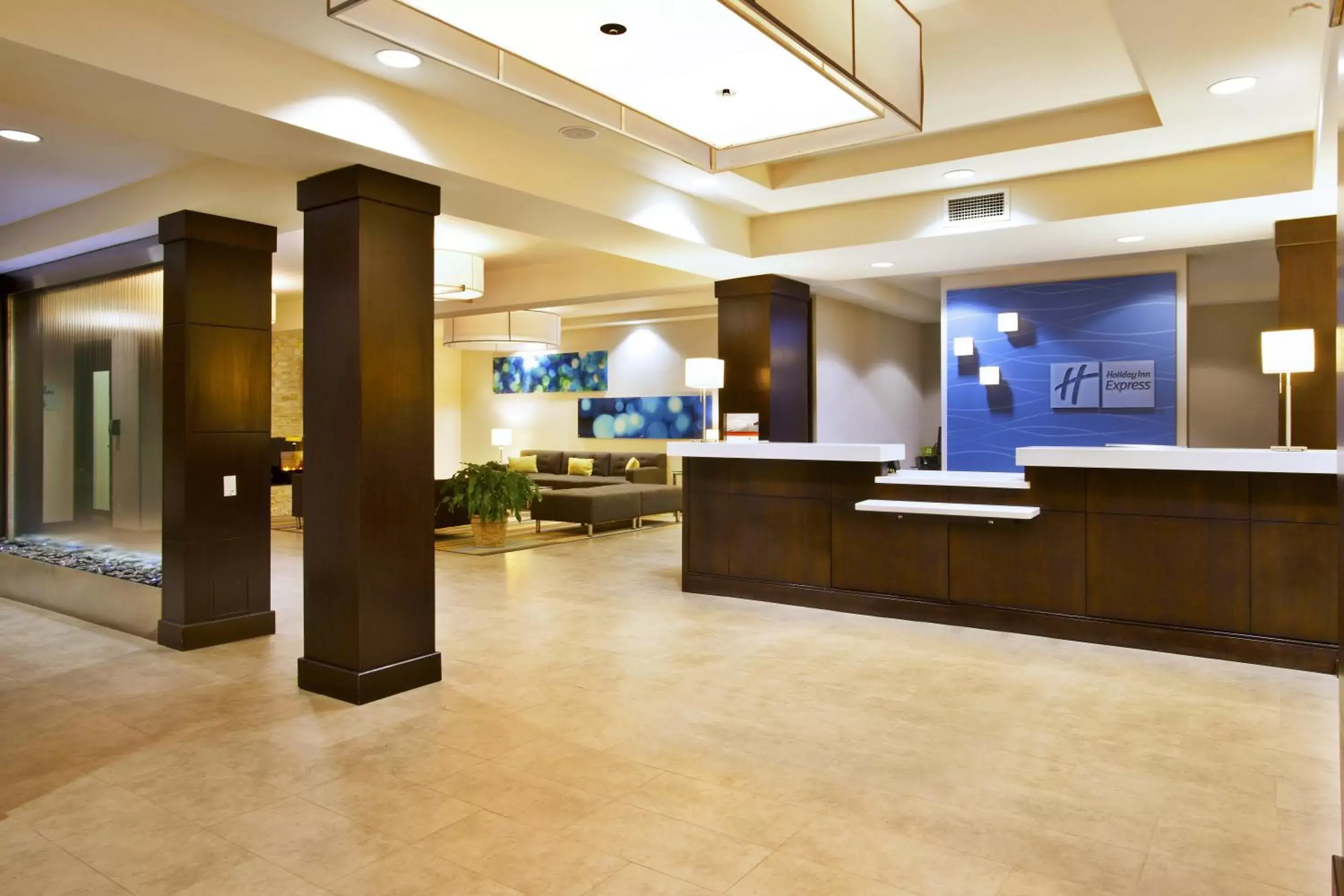 Lobby or reception, Lobby/Reception in Holiday Inn Express - Sault Ste. Marie, an IHG Hotel