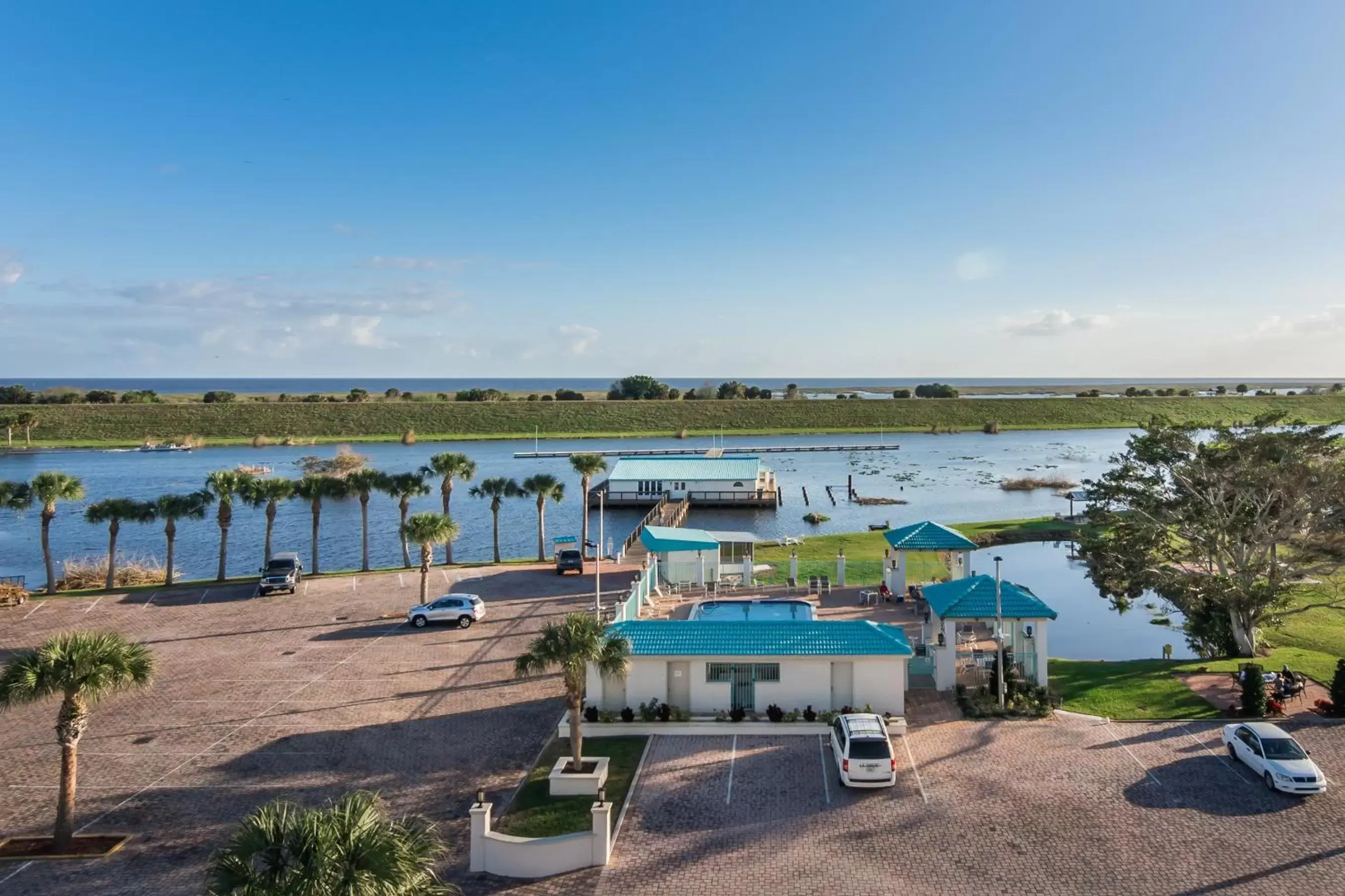 Property building, Pool View in Days Inn & Suites by Wyndham Lake Okeechobee