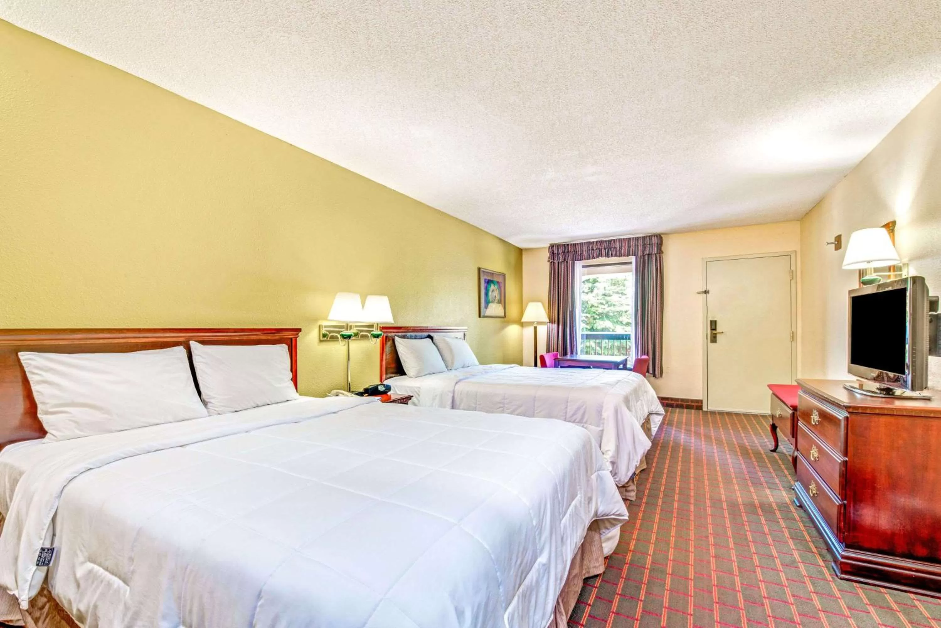 Photo of the whole room, Bed in Baymont by Wyndham McDonough