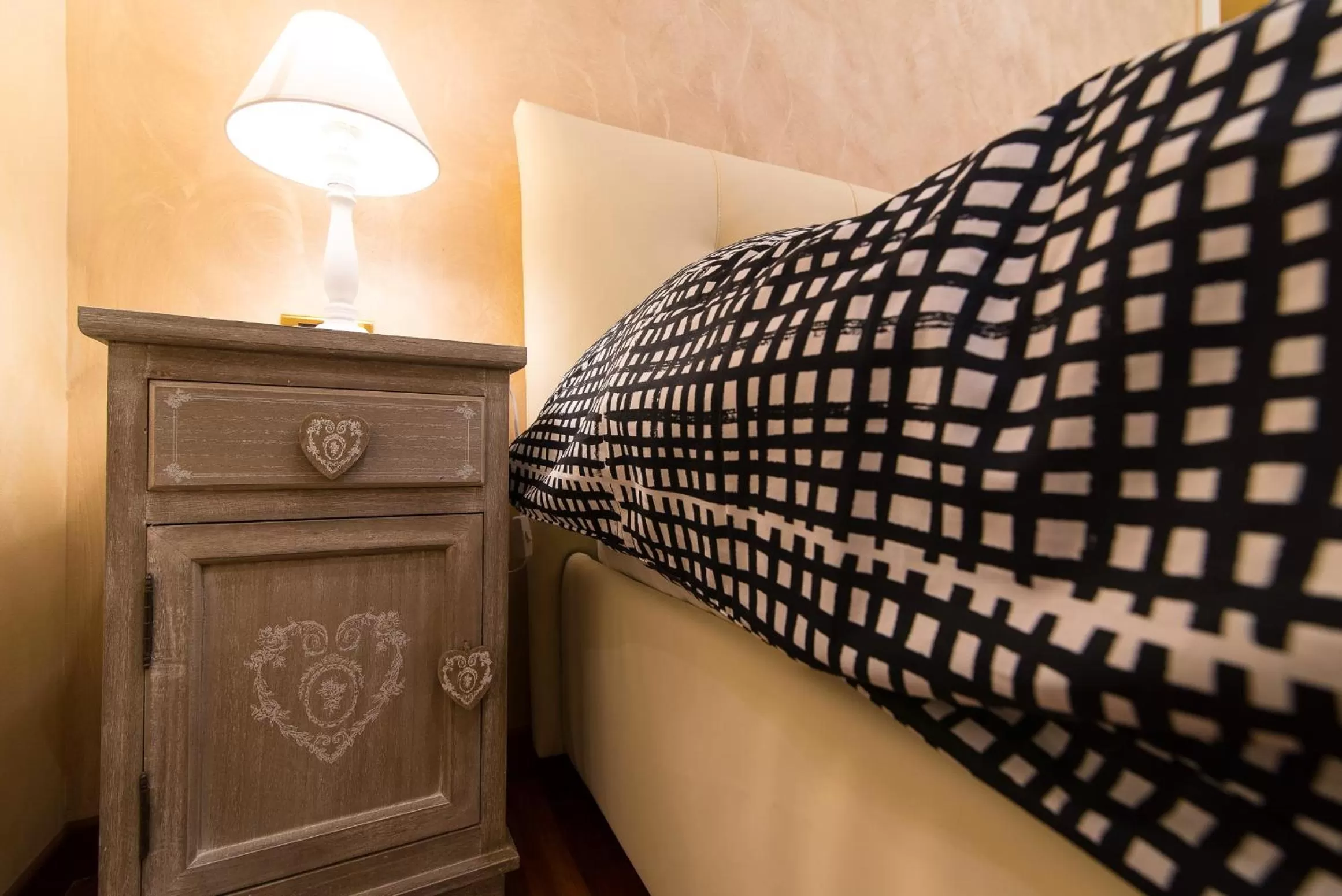 Decorative detail in B&B Arco Di Gallieno