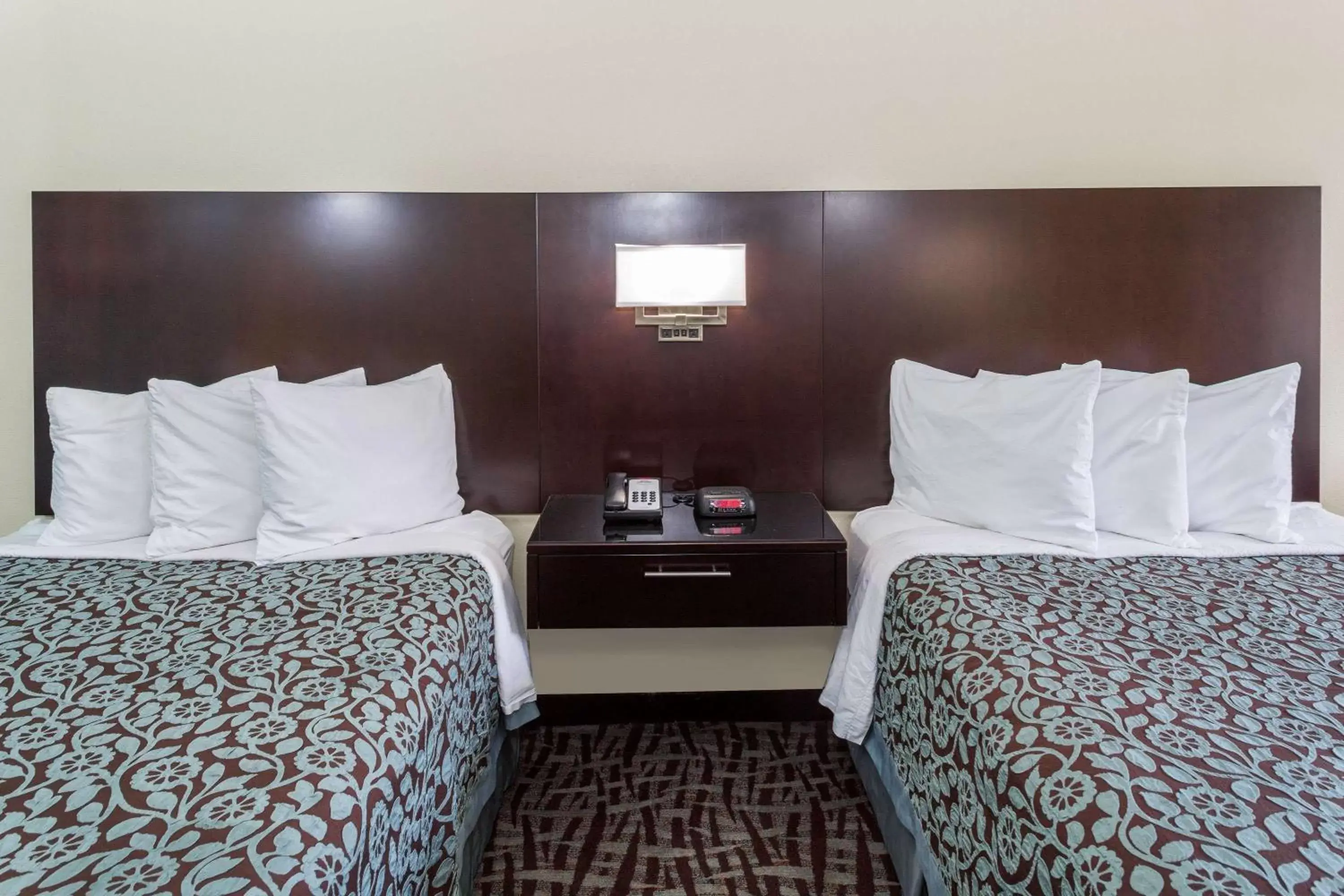 Photo of the whole room, Bed in Days Inn by Wyndham Melbourne