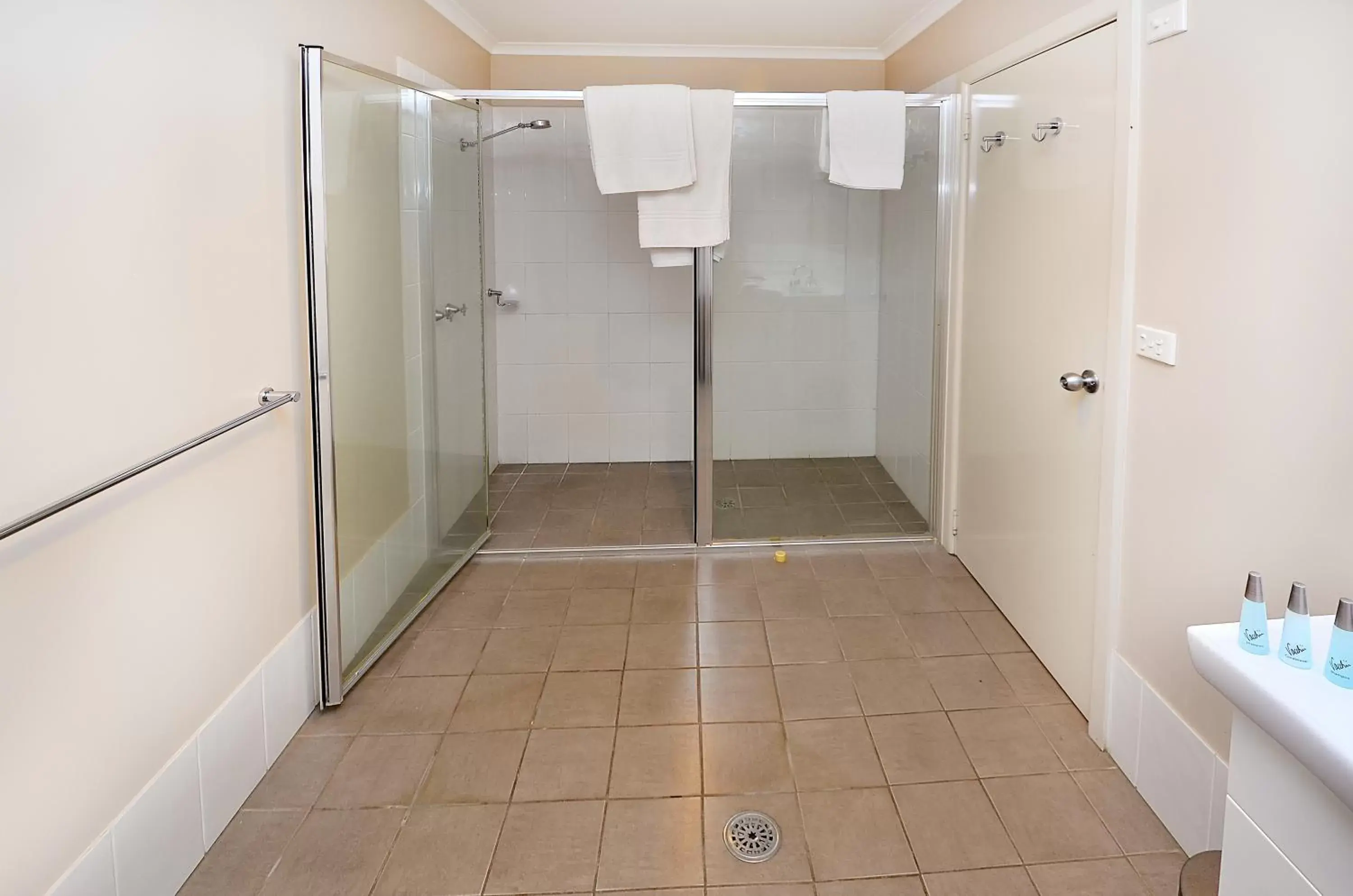 Bathroom in Mackellar Motel