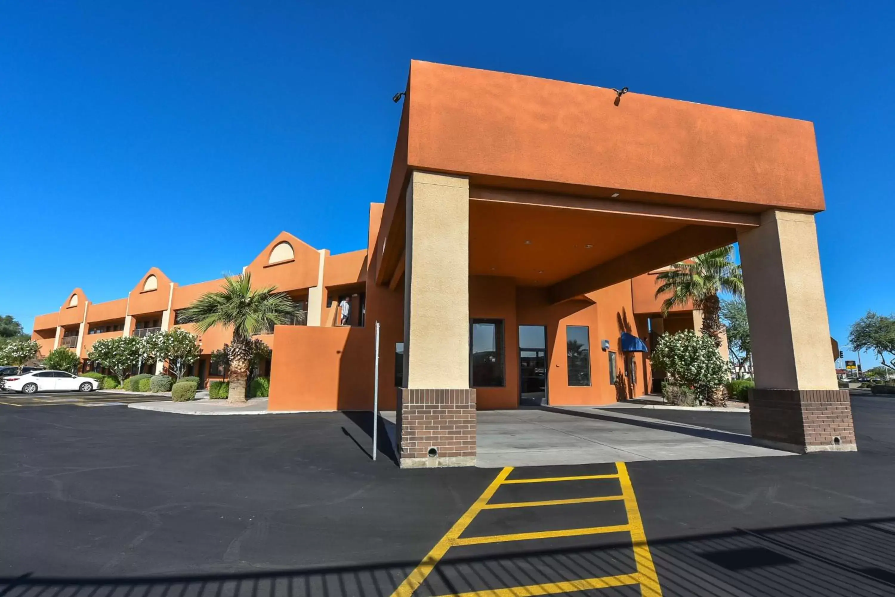 Property building in Best Western Inn of Chandler