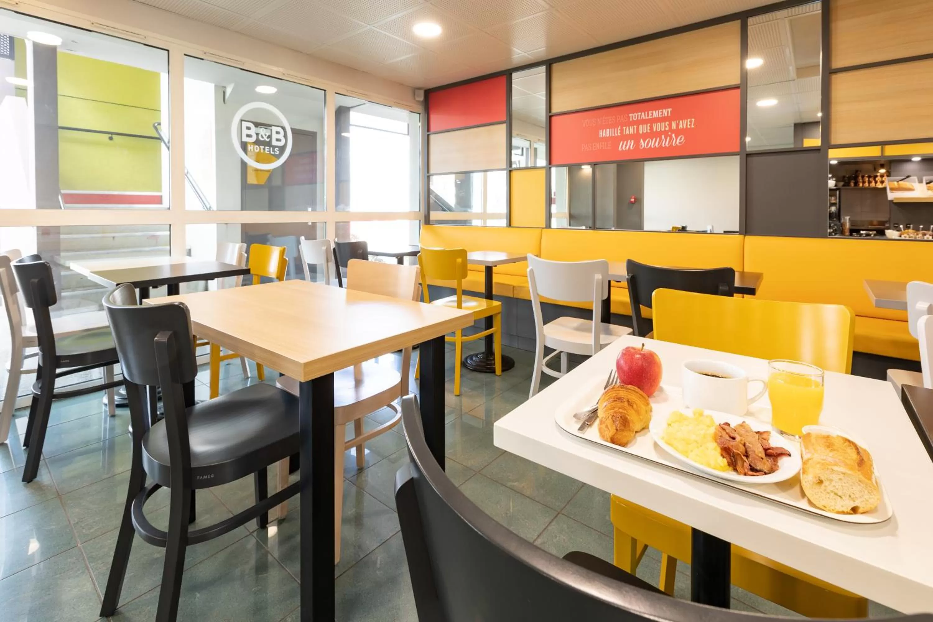 Buffet breakfast in B&B HOTEL Laval Changé