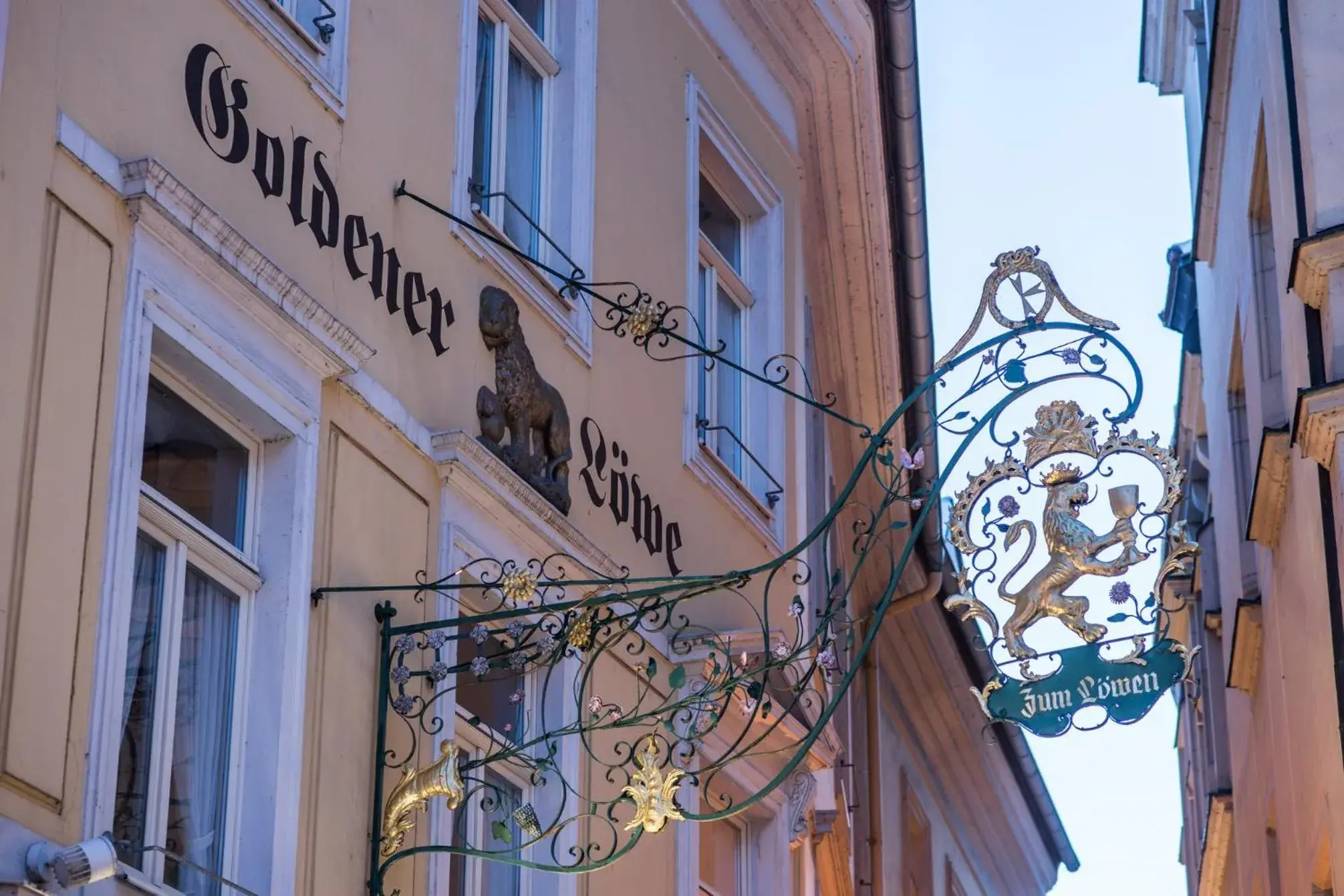 Facade/entrance, Property Building in Hotel Goldener Löwe