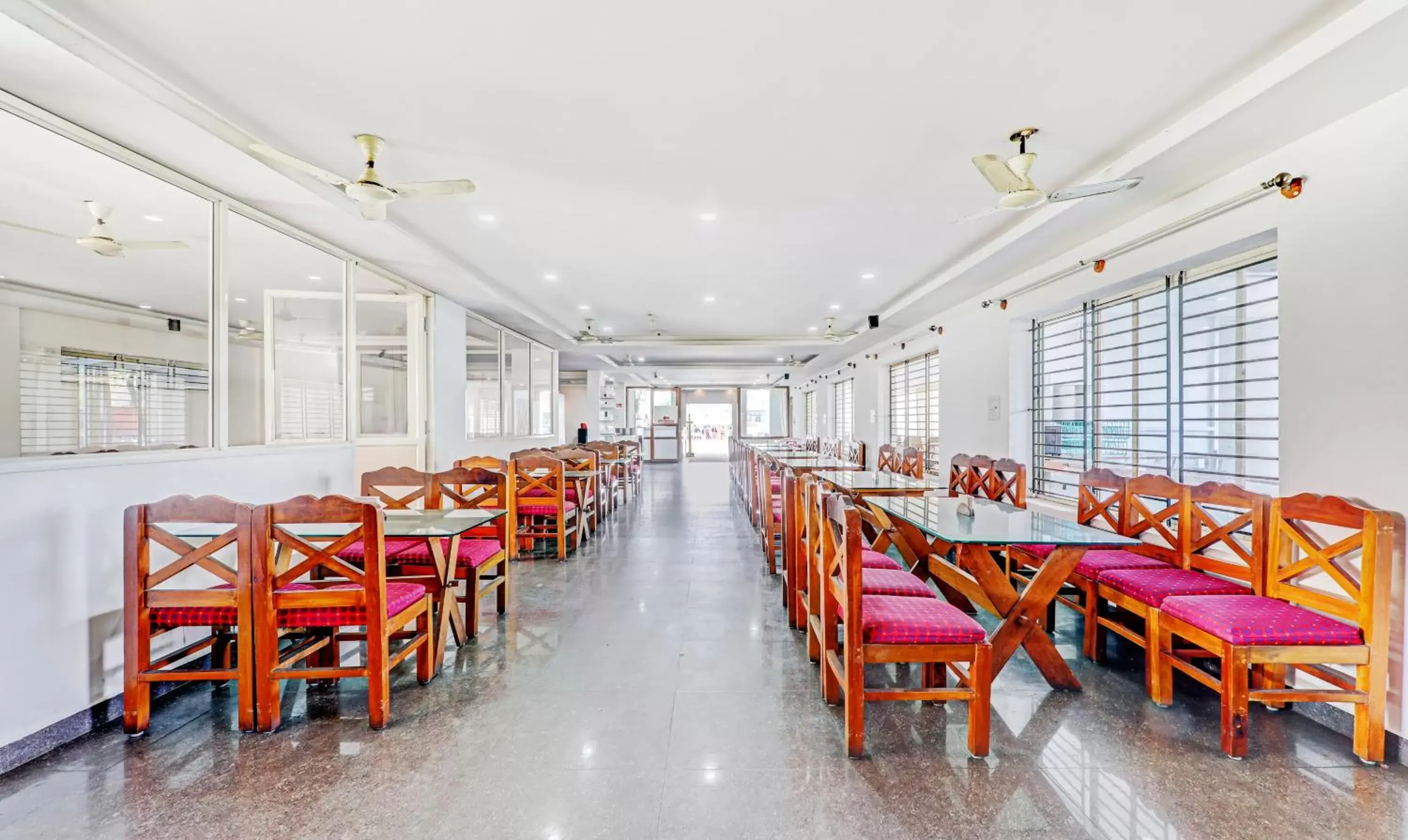 Restaurant/places to eat in Treebo Atithi Comforts, 1 Km From Nisargadhama Forest Restaurant/places to eat in Treebo Atithi Comforts, 1 Km From Nisargadhama Forest