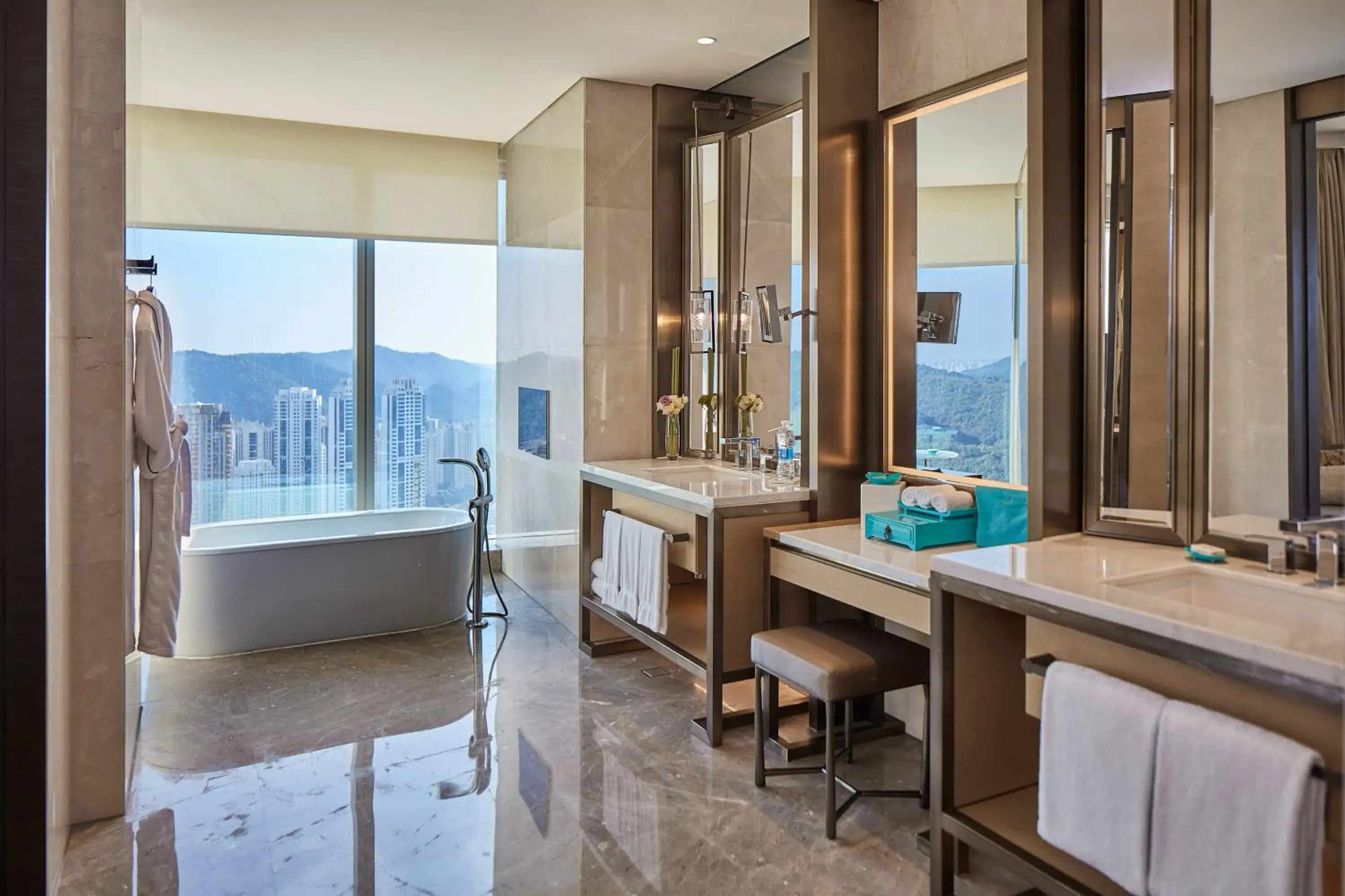 Bathroom in Meixi Lake Hotel, a Luxury Collection Hotel, Changsha