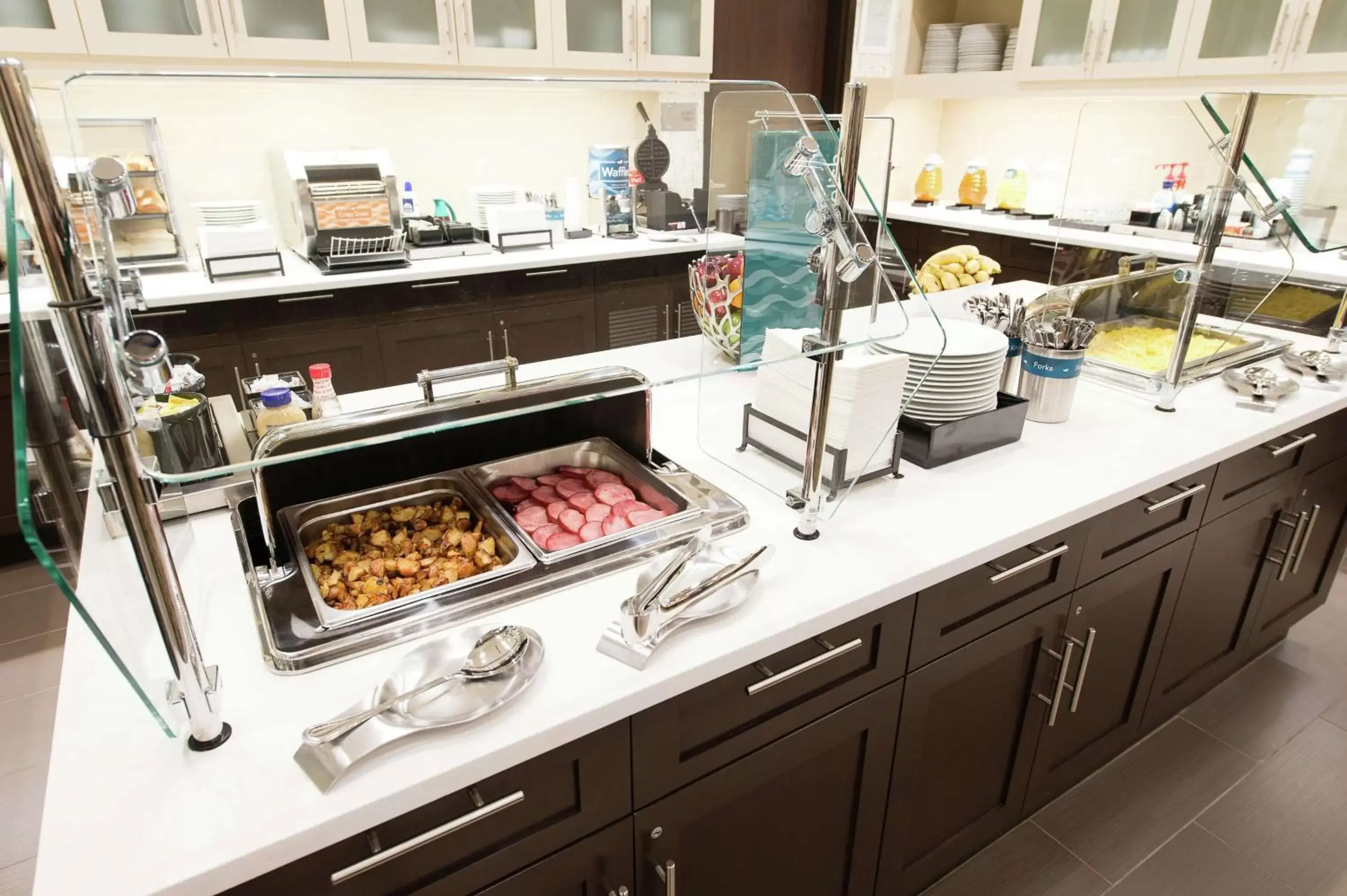 Breakfast, Kitchen/Kitchenette in Homewood Suites by Hilton Concord
