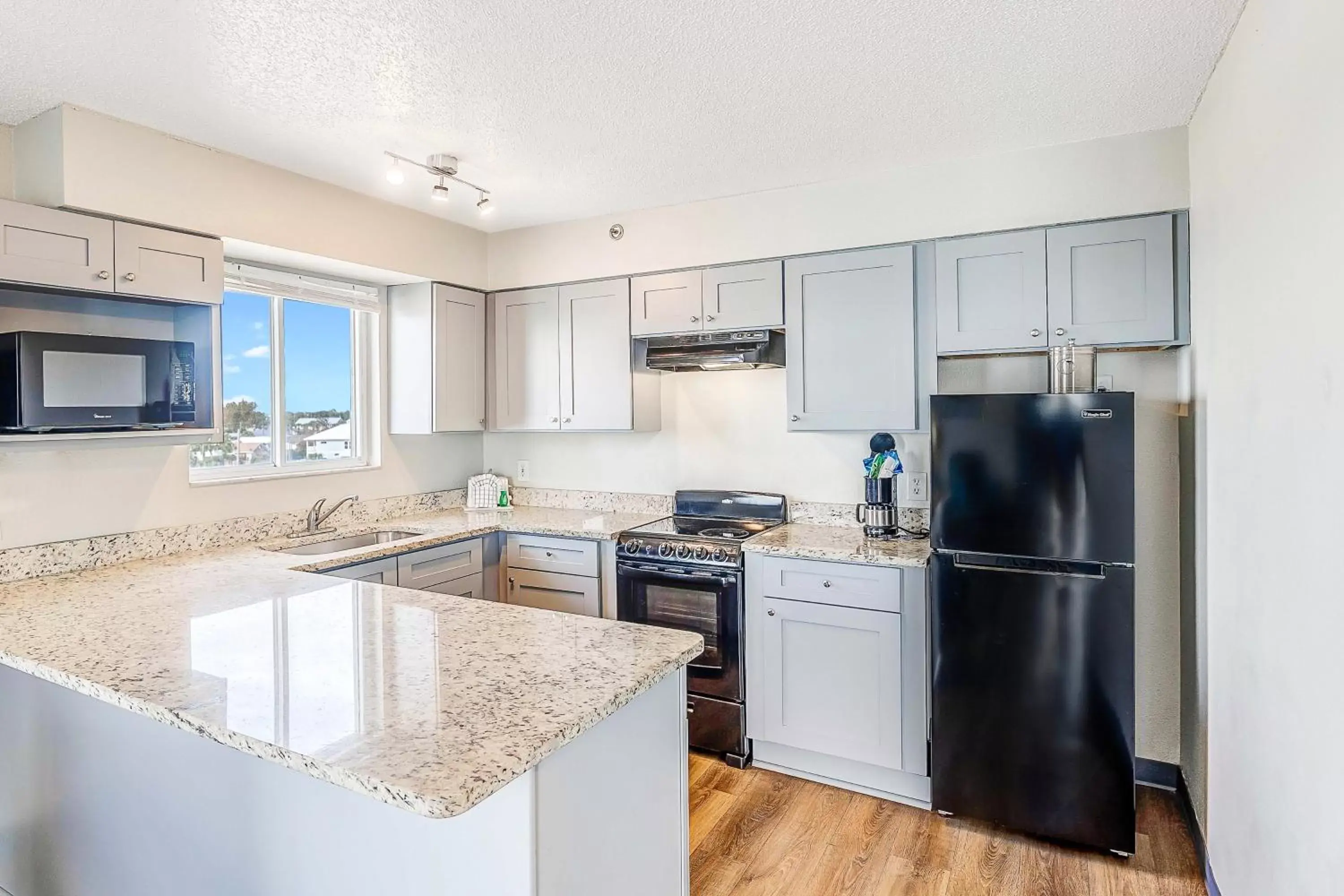 kitchen, Kitchen/Kitchenette in Sugar Sands Beachfront Hotel, a By The Sea Resort