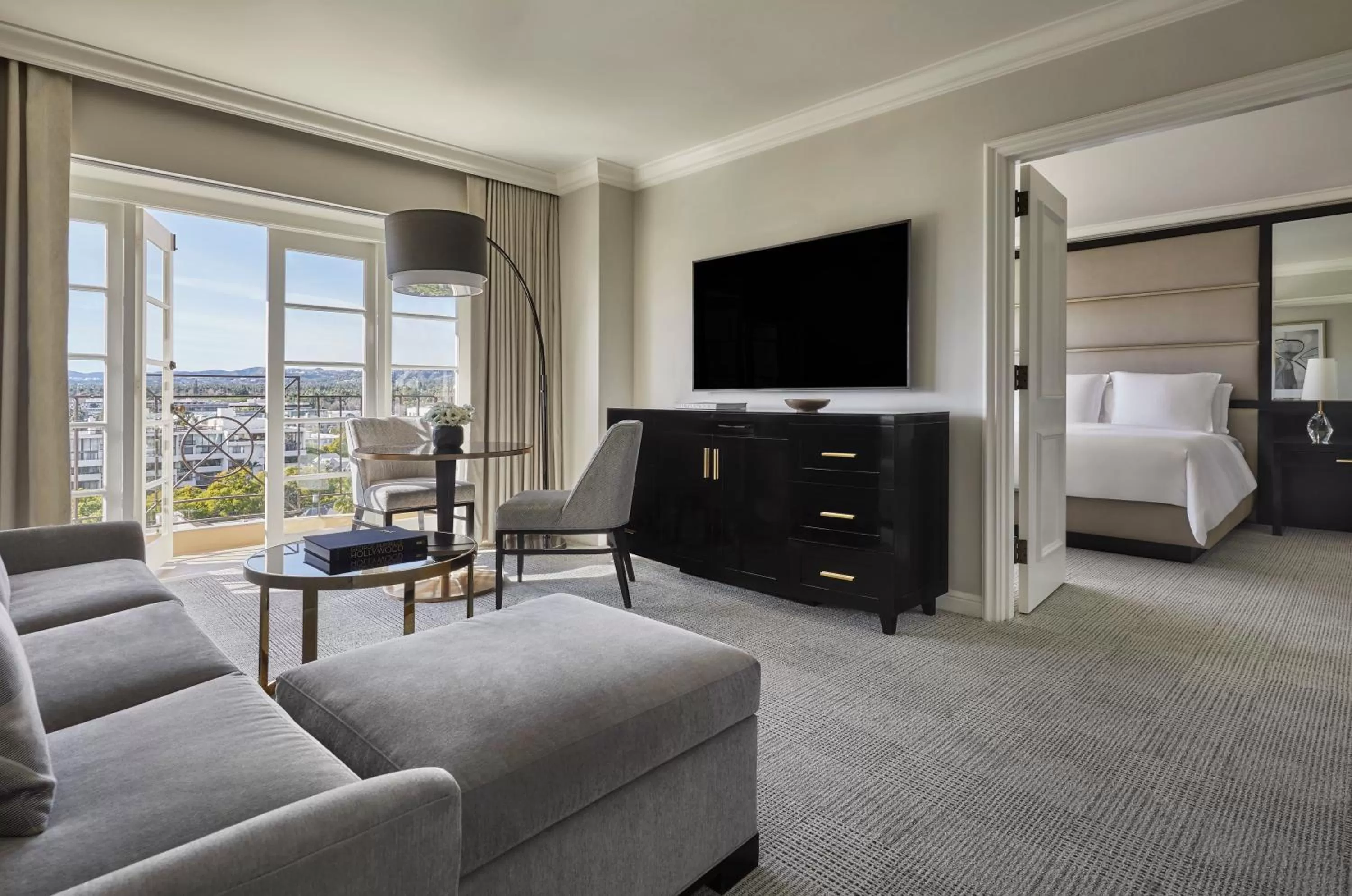 Living room, Bed in Four Seasons Hotel Los Angeles at Beverly Hills