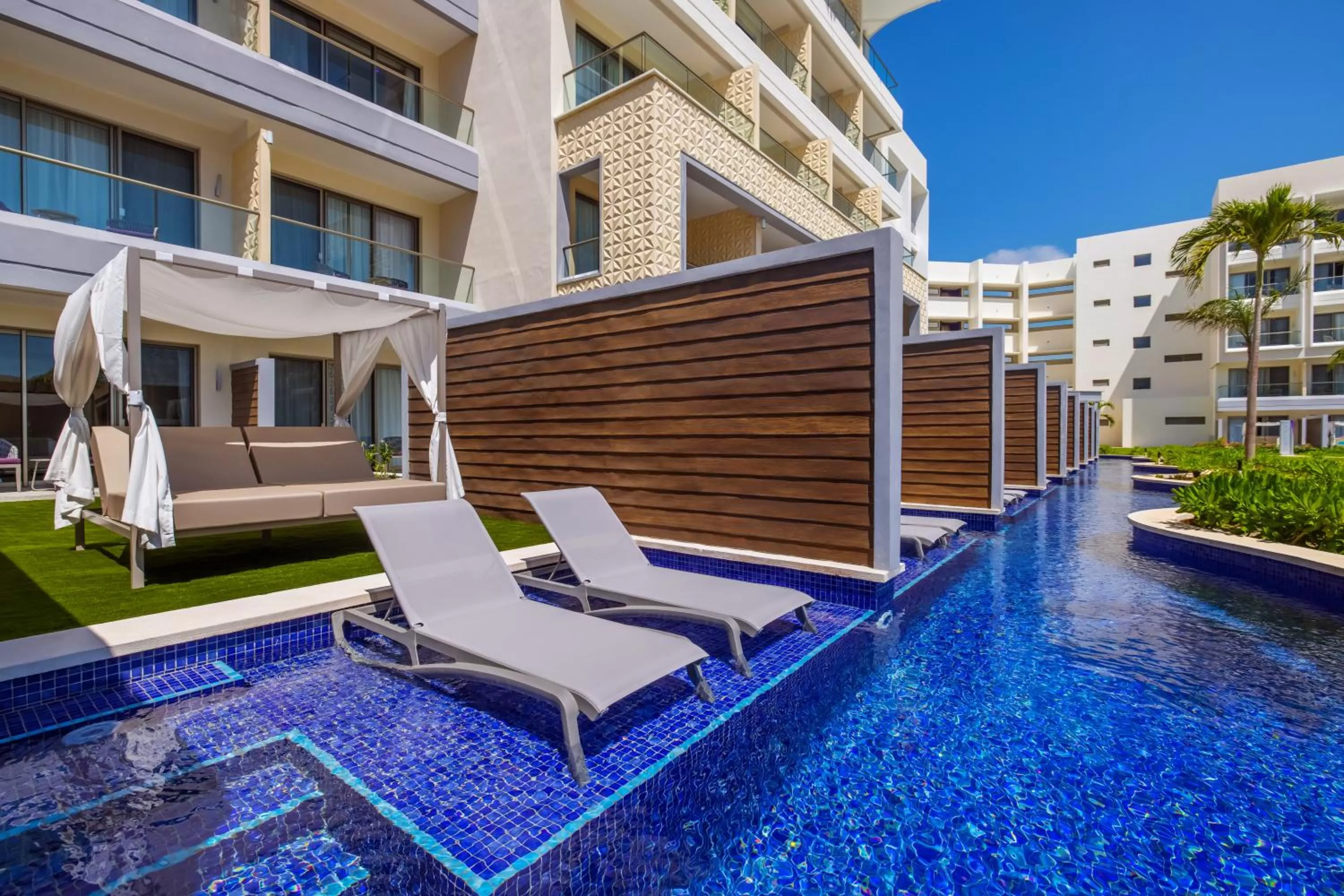 Swimming pool in Planet Hollywood Cancun by Royalton, An Autograph Collection All-Inclusive Resort