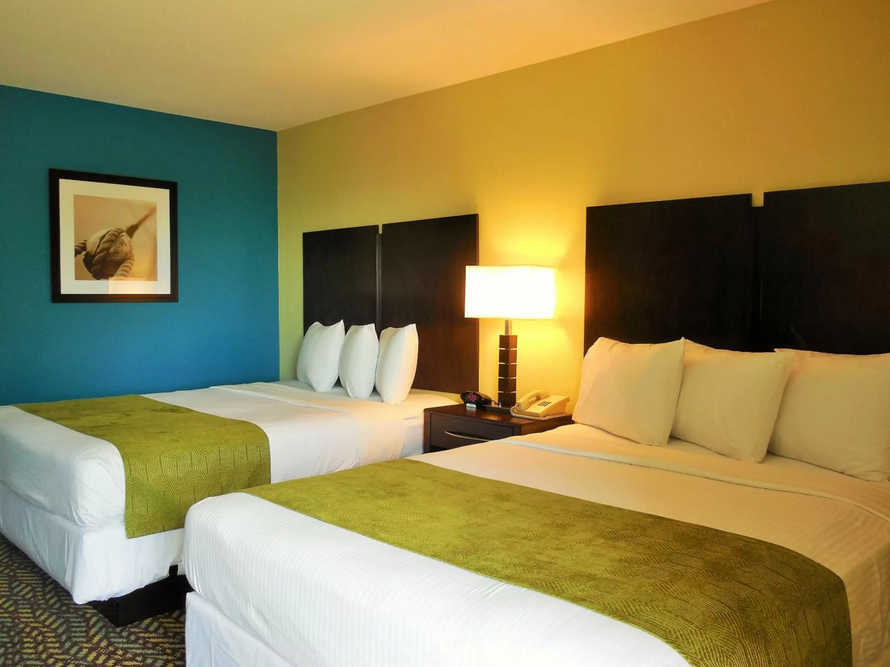 Queen Room with Two Queen Beds with Balcony in Anchor Inn Queen Room with Two Queen Beds with Balcony in Anchor Inn