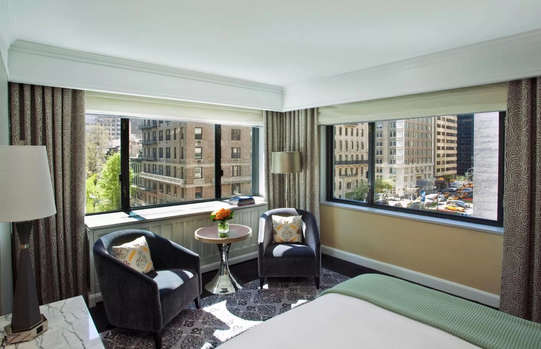 Photo of the whole room, Bed in Loews Regency New York Hotel