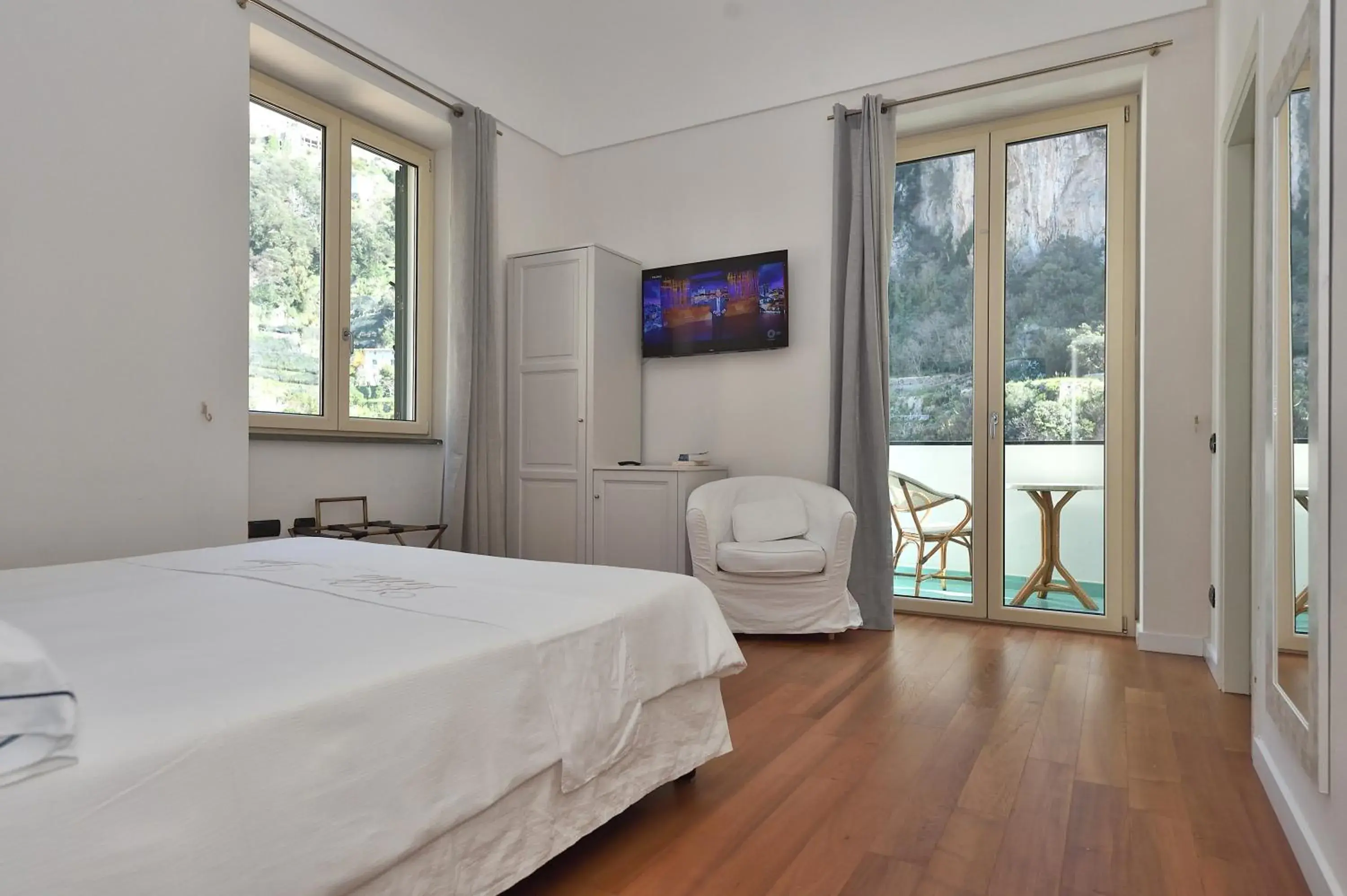 Bed in Villa Lara Hotel