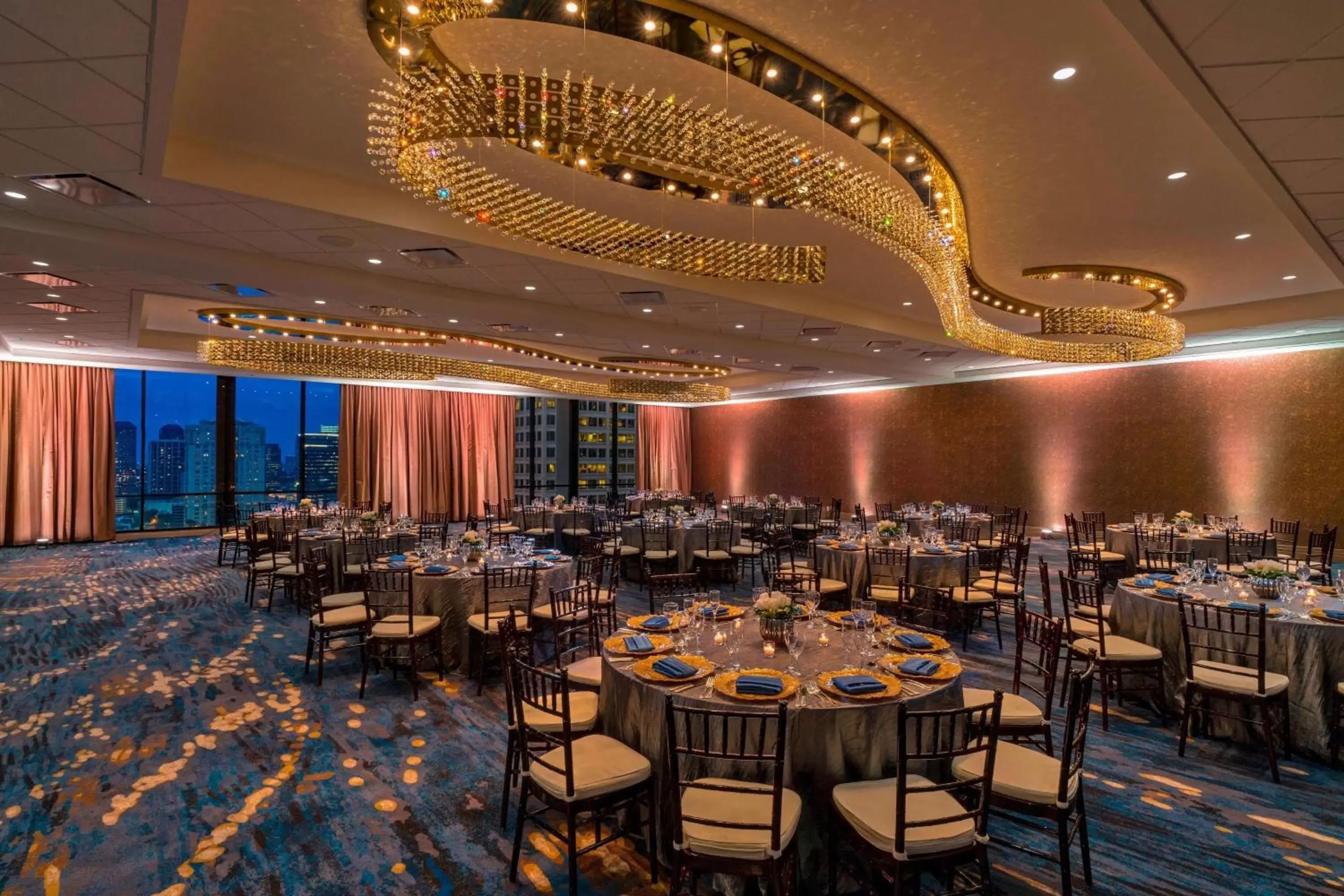 Meeting/conference room, Restaurant/Places to Eat in The Westin Galleria Houston
