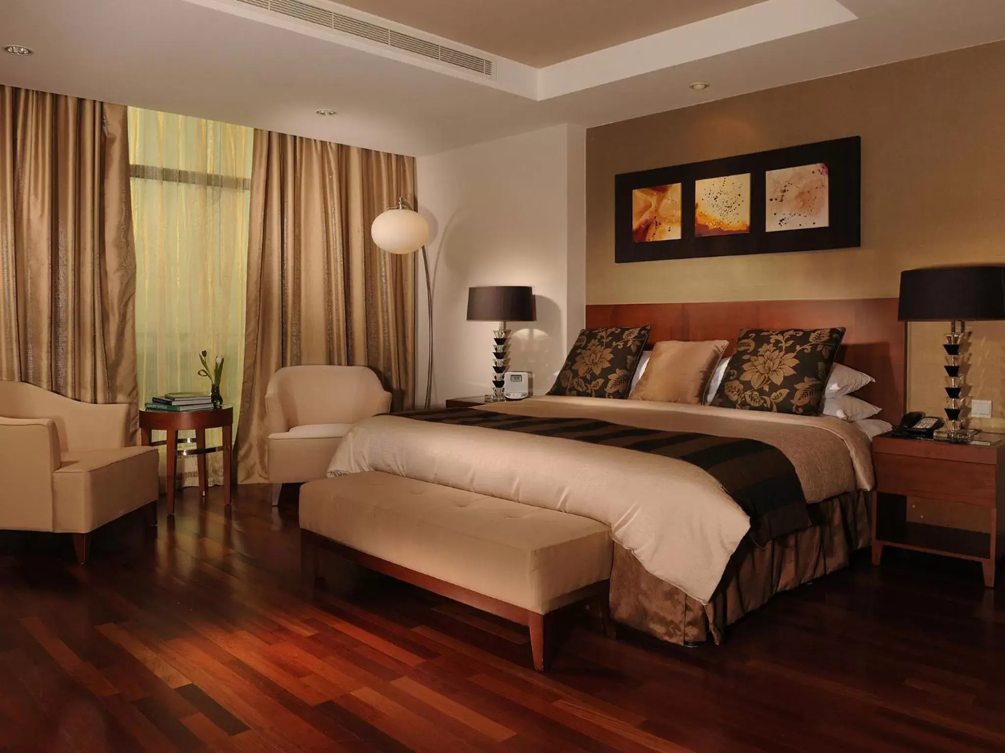 Bedroom, Bed in Fraser Suites Seef Bahrain