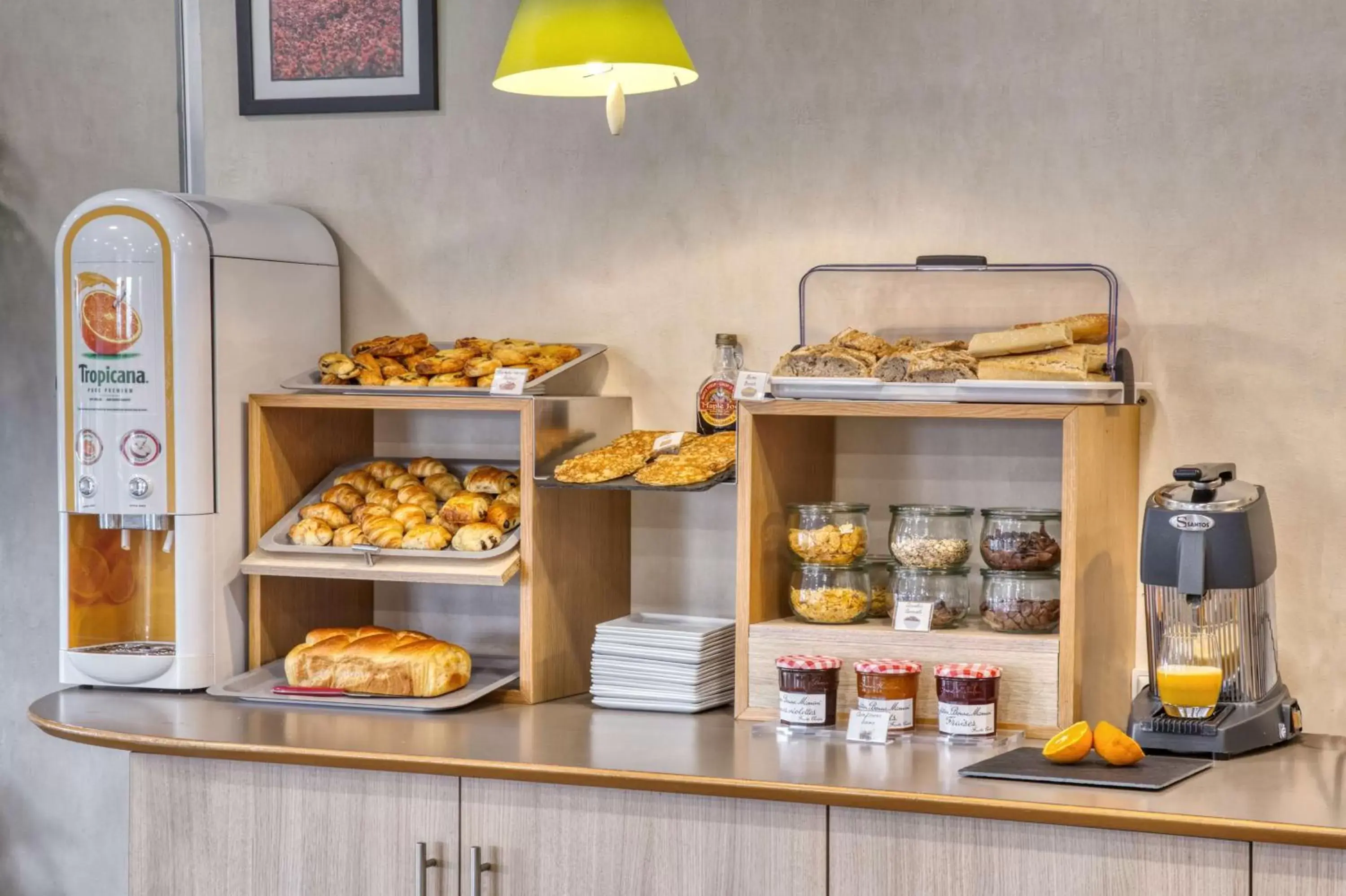Restaurant/places to eat, Food in Sure Hotel by Best Western Nantes Saint-Herblain