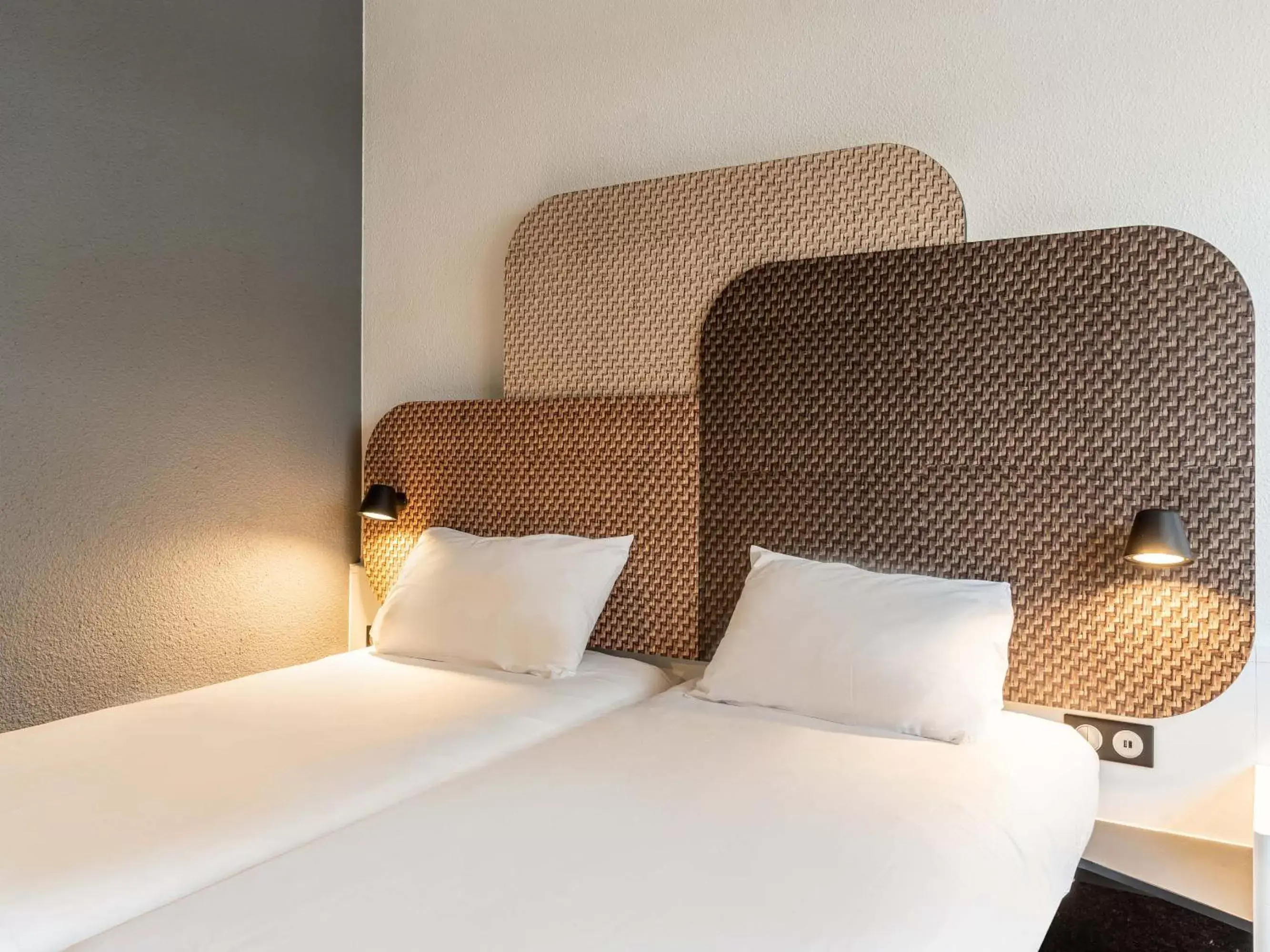 Bedroom, Bed in B&B HOTEL Rouen Centre Rive Gauche