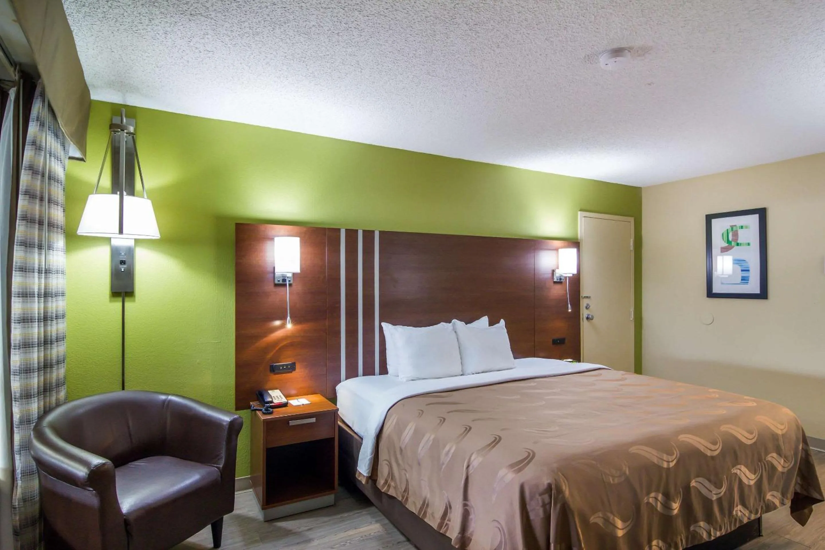 Standard King Room in Stayable Suites Jax West