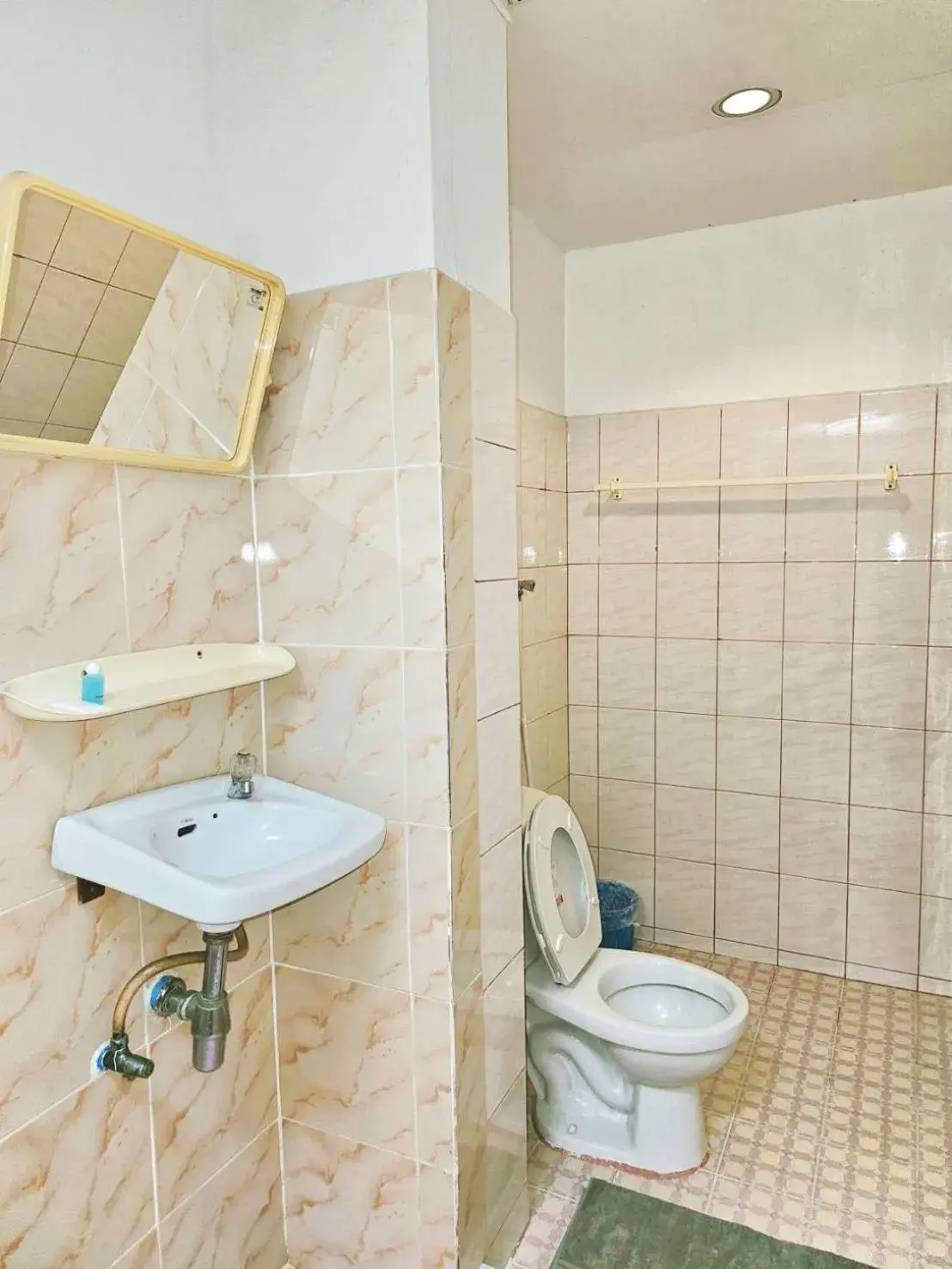 Shower, Bathroom in P California Inter Hostel