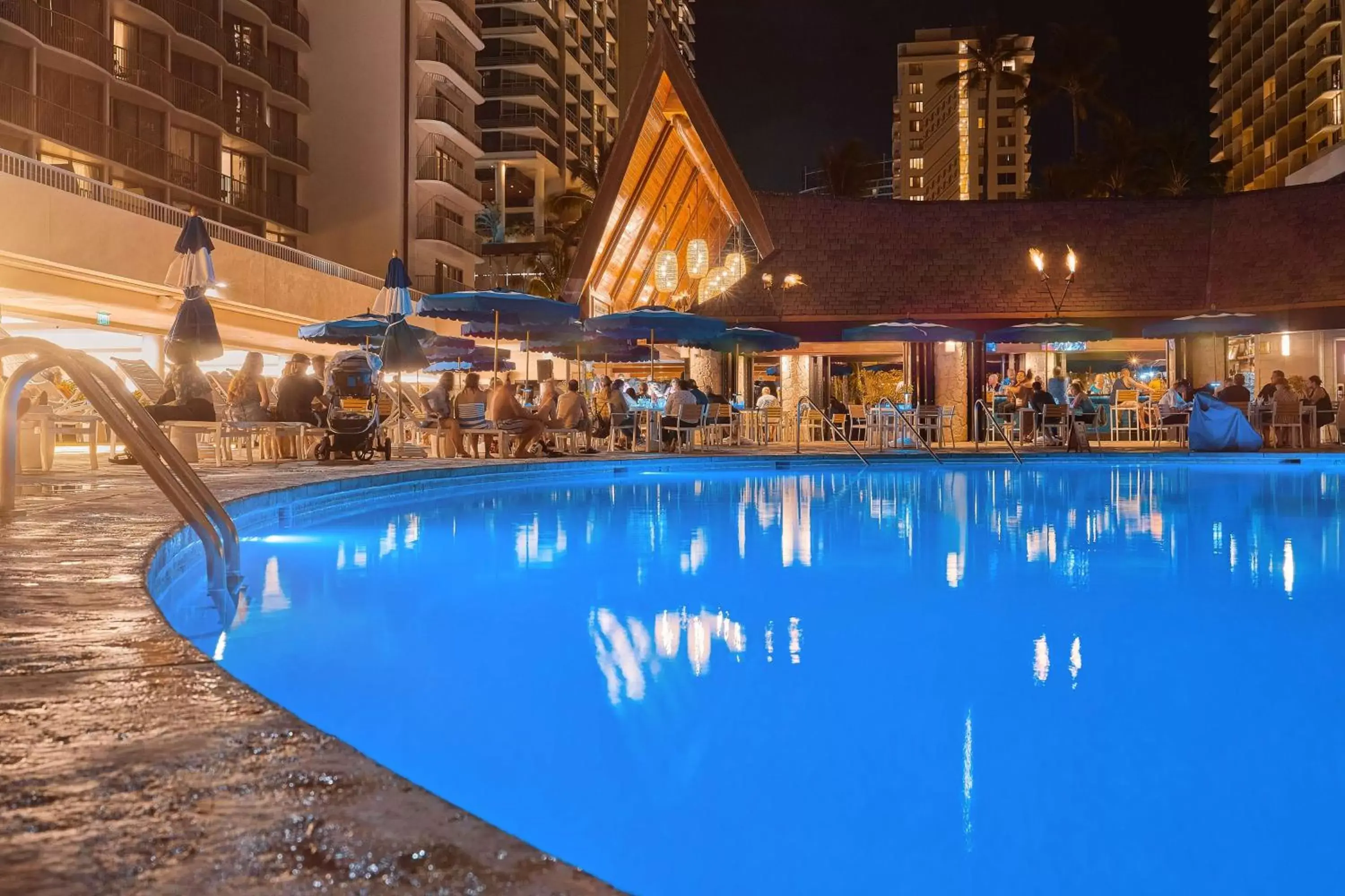 Pool view, Swimming Pool in OUTRIGGER Reef Waikiki Beach Resort