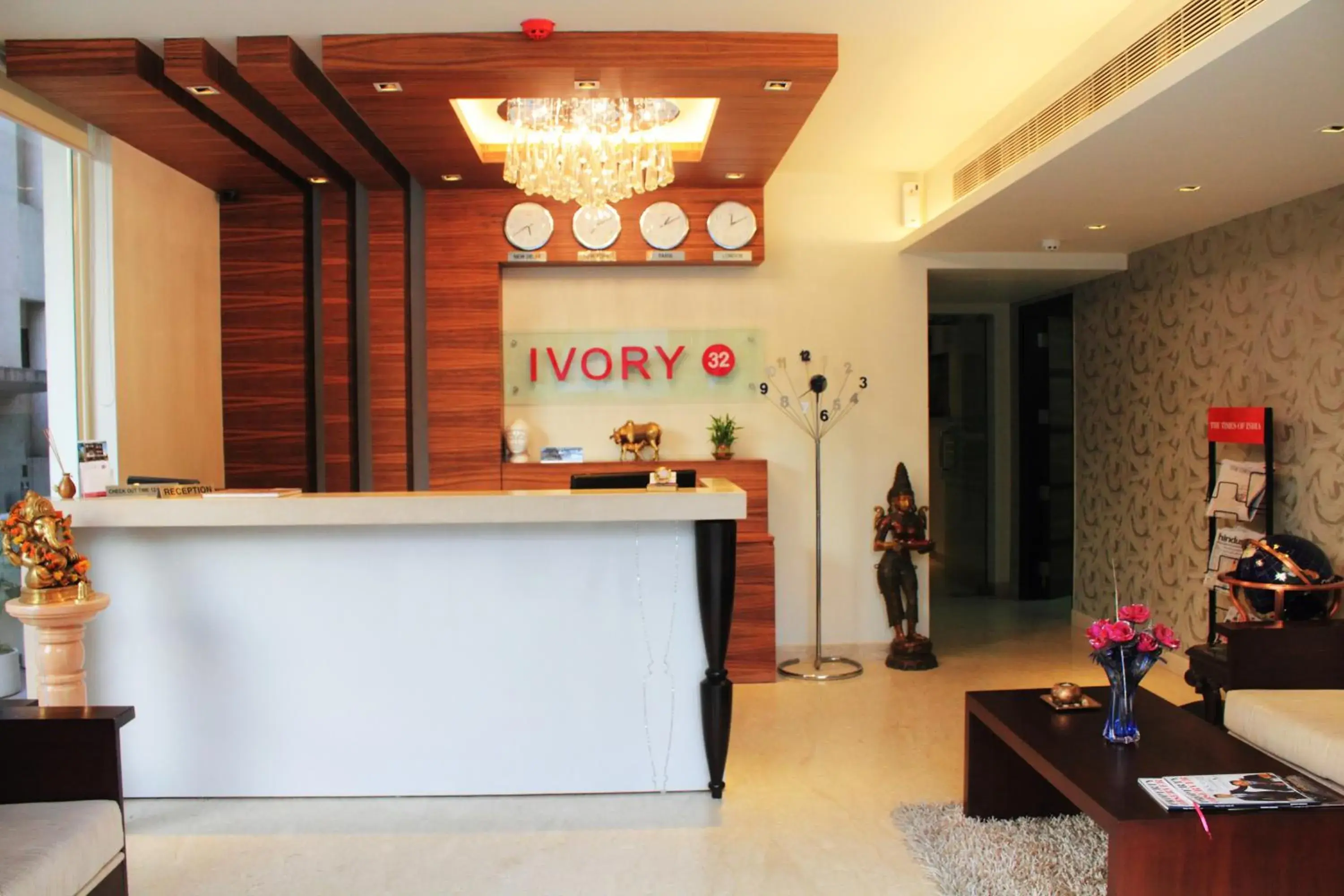 Staff, Lobby/Reception in Hotel Ivory 32