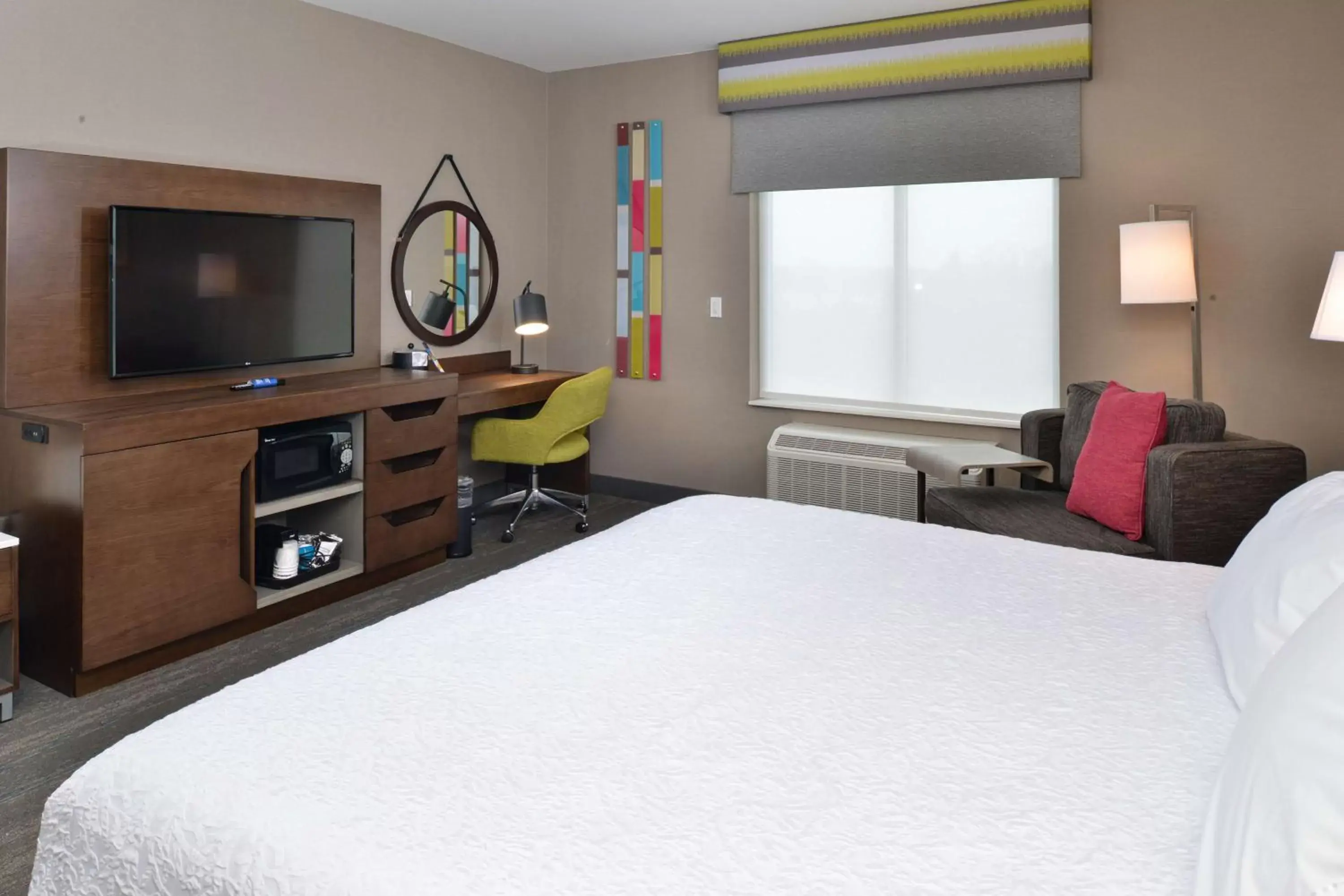 Bed, TV/Entertainment Center in Hampton Inn & Suites Adrian, Mi