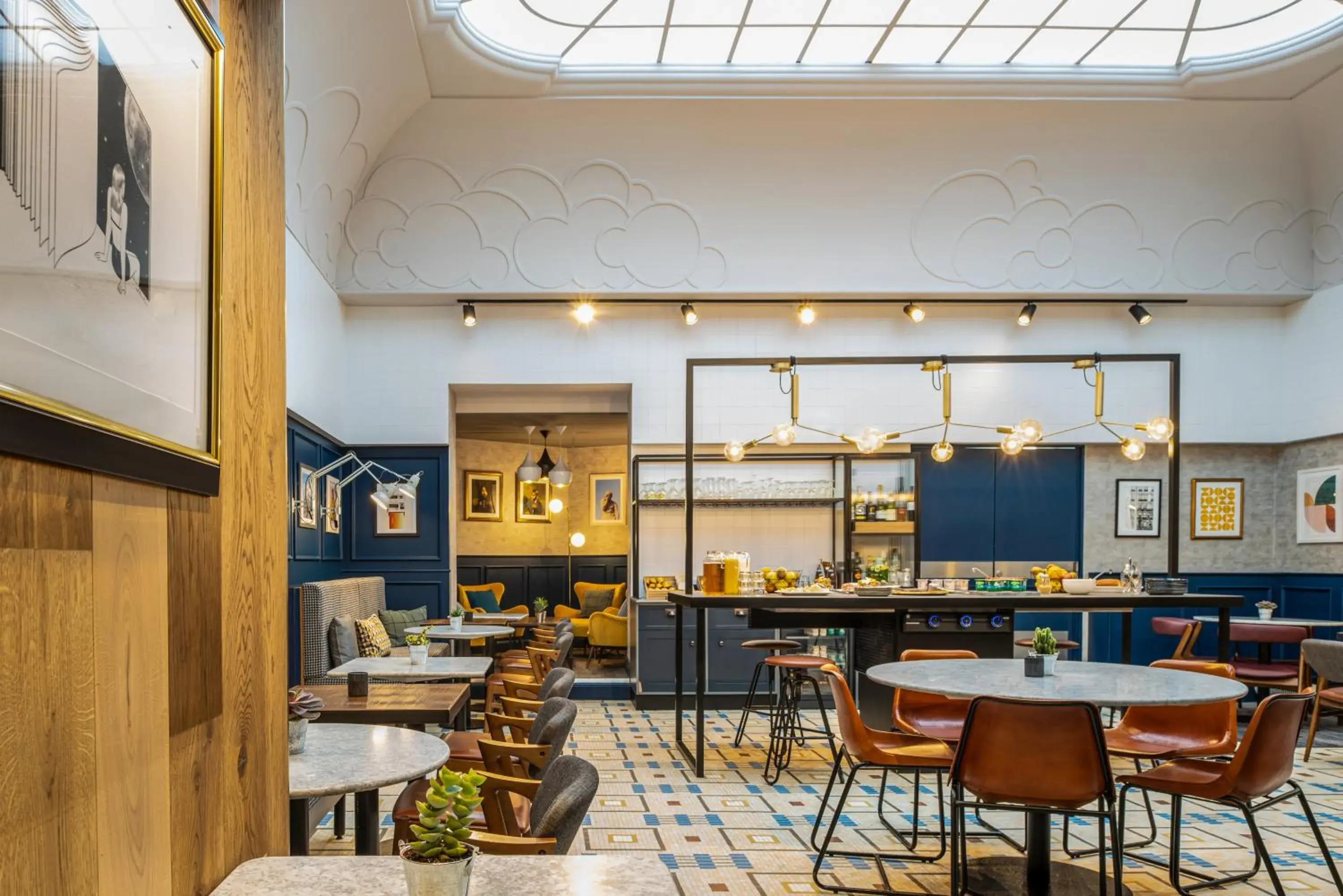 Restaurant/Places to Eat in ibis Paris Grands Boulevards Opéra 9e
