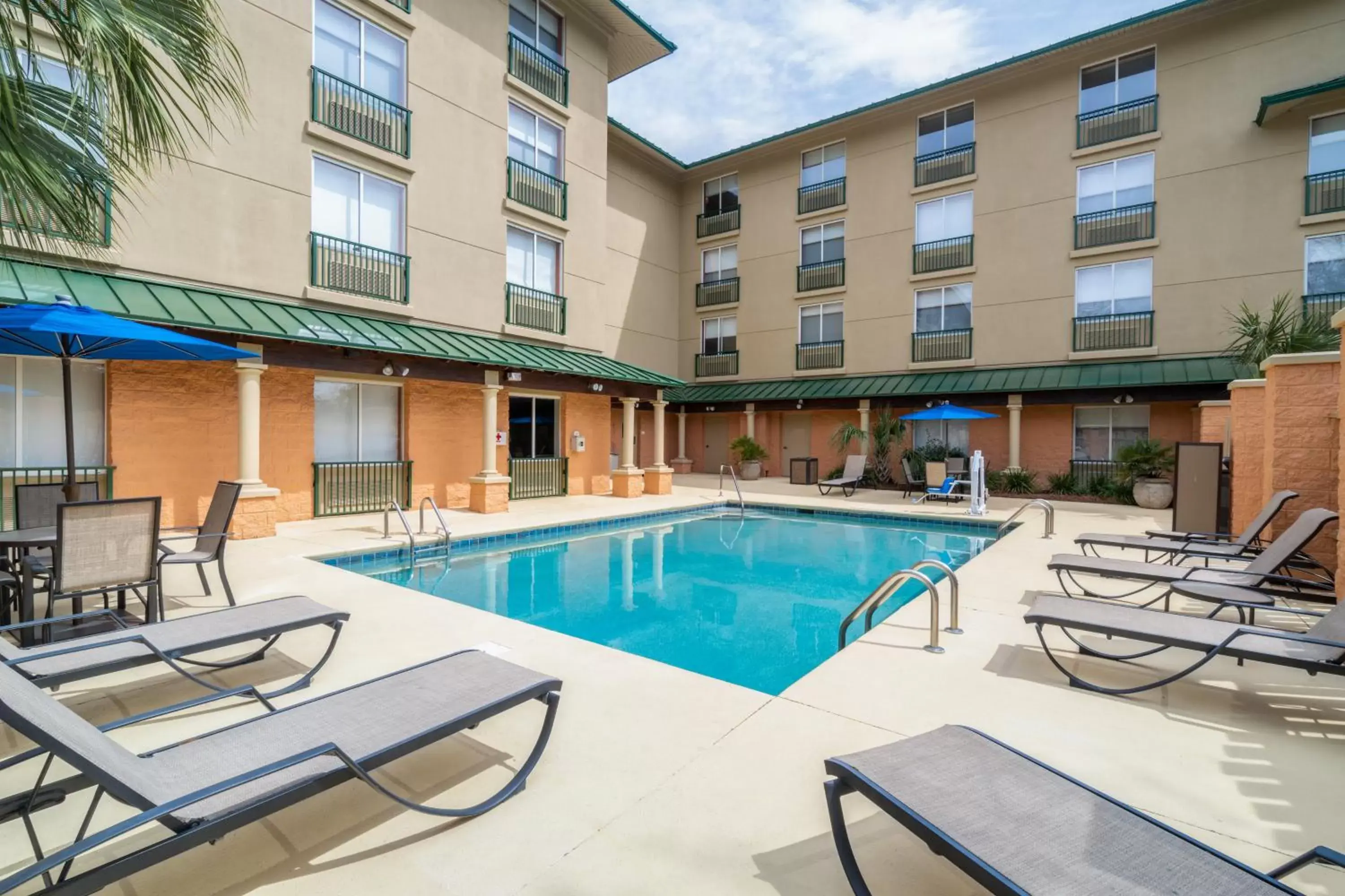 Swimming Pool in Holiday Inn Express Hotel & Suites Bluffton at Hilton Head Area, an IHG Hotel