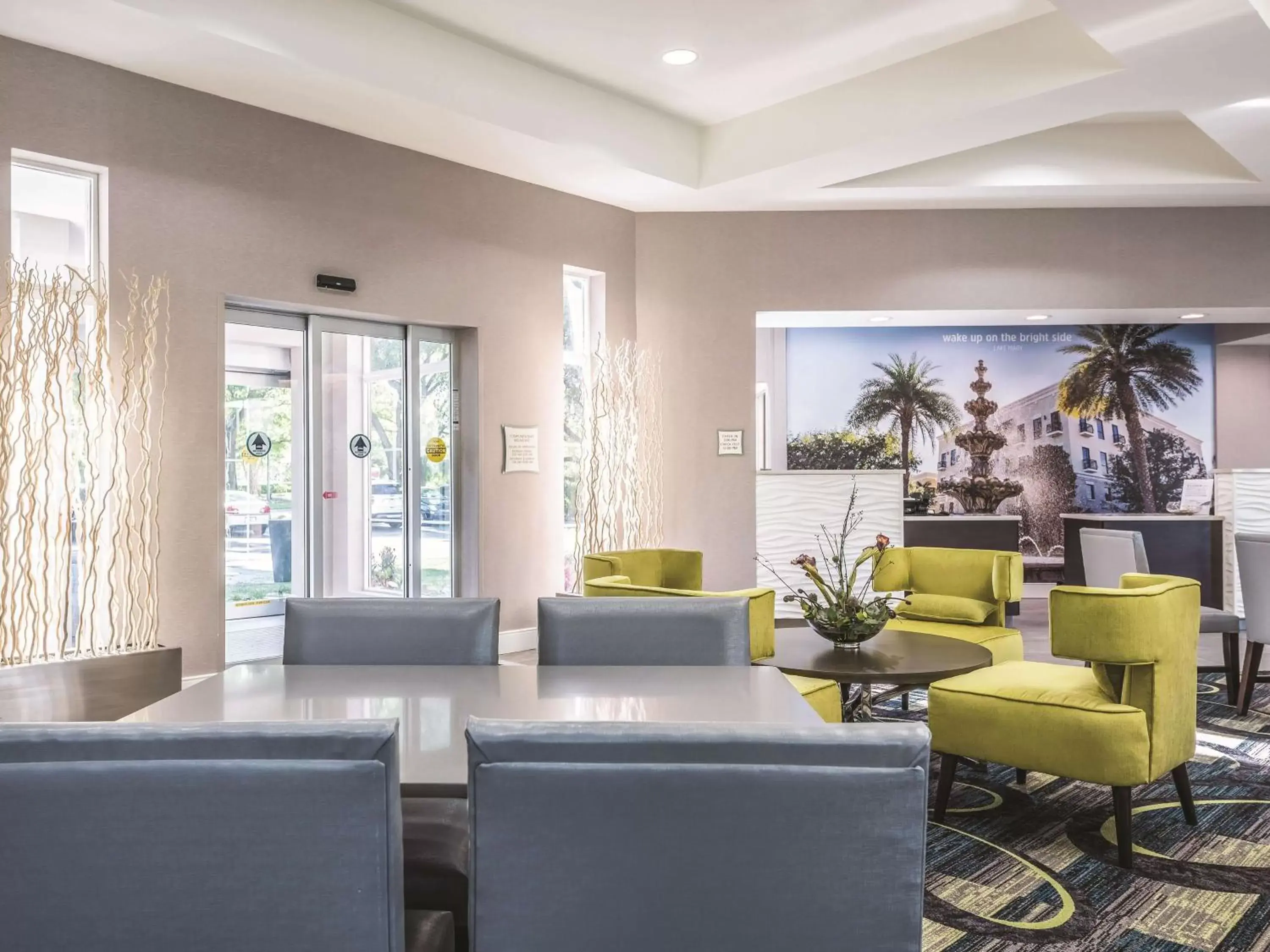 Restaurant/places to eat, Lobby/Reception in La Quinta by Wyndham Orlando Lake Mary