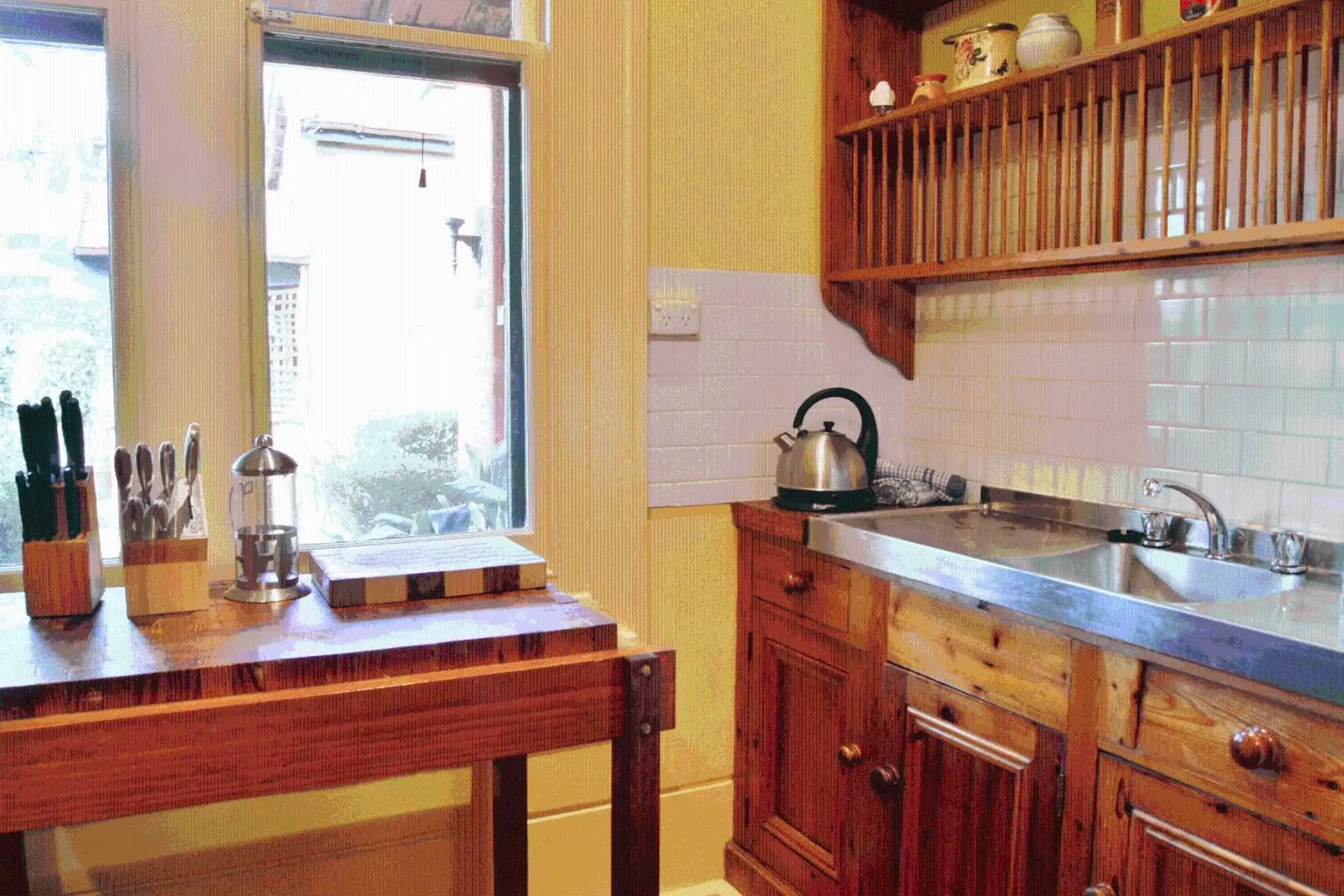 Living room, Kitchen/Kitchenette in Buxton Manor