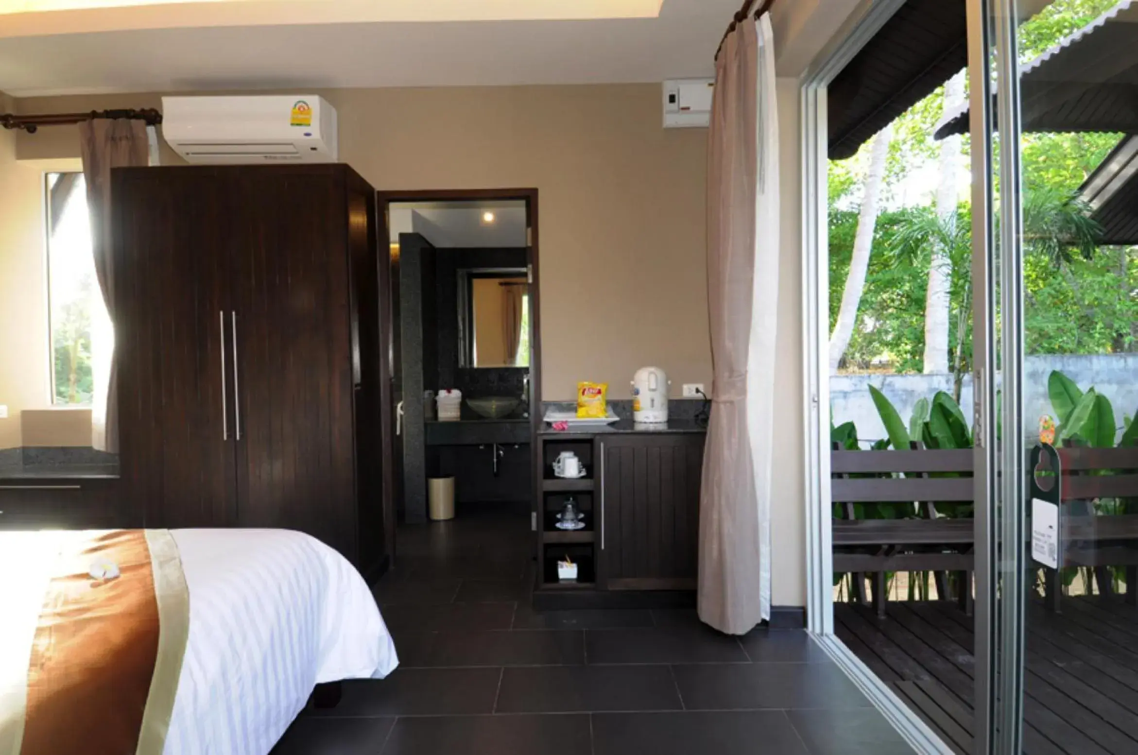 Bedroom in Clean Beach Resort