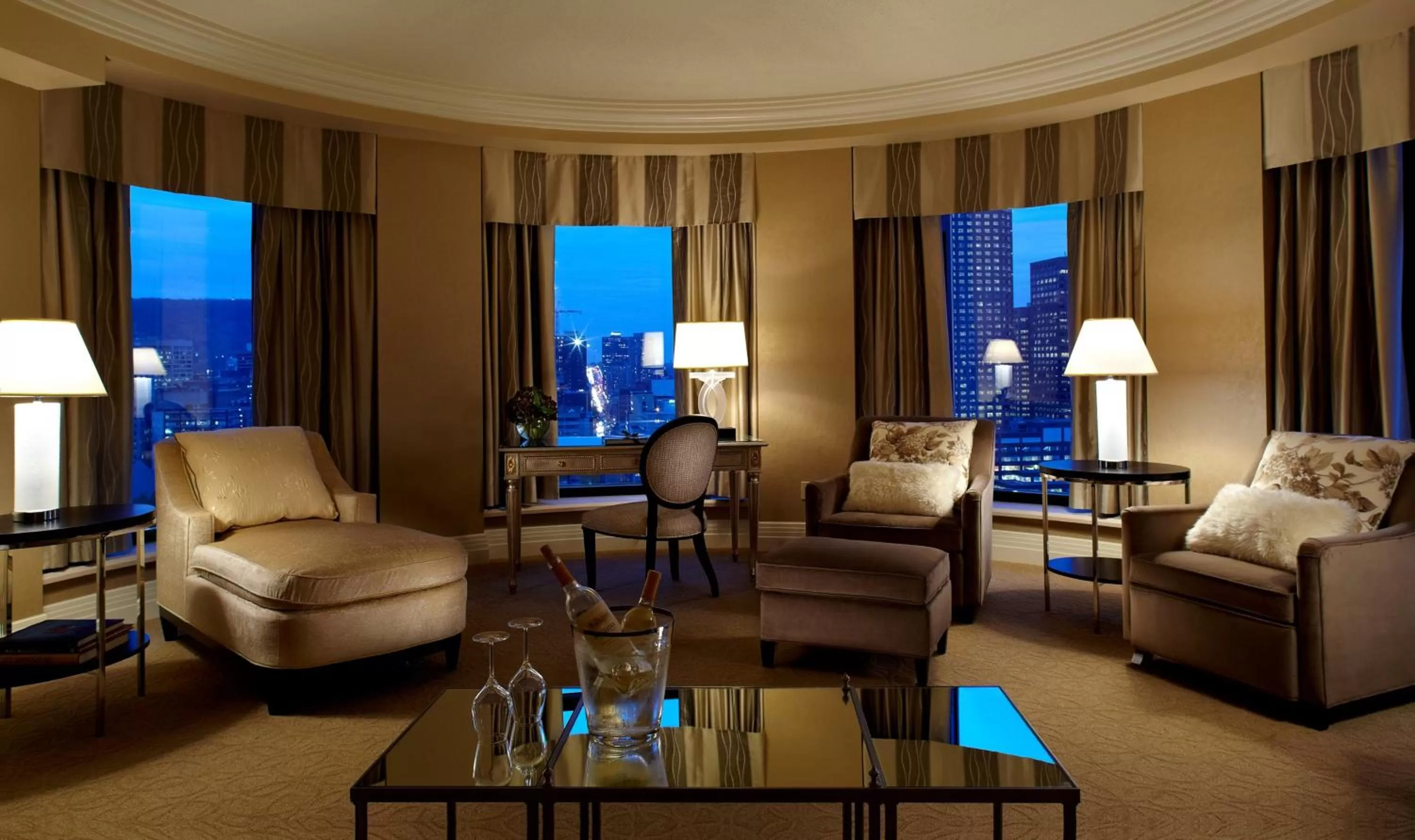 Photo of the whole room in InterContinental Montreal by IHG