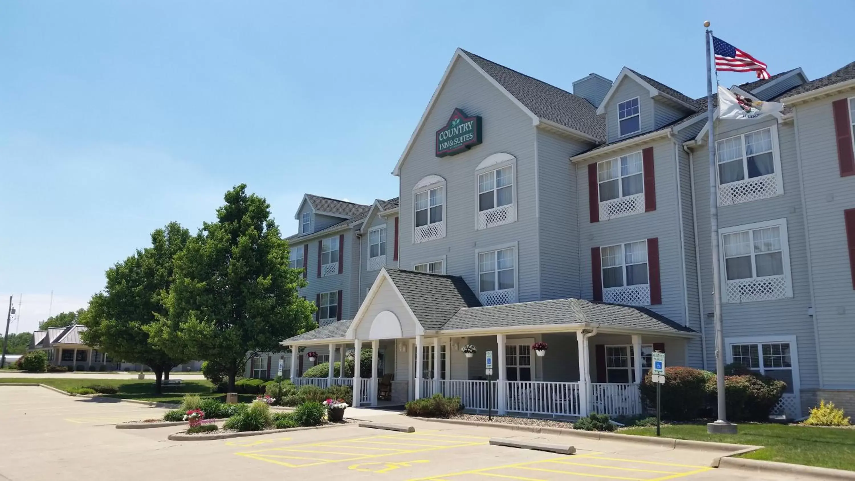 Facade/entrance, Property Building in Country Inn & Suites by Radisson, Bloomington-Normal West, IL