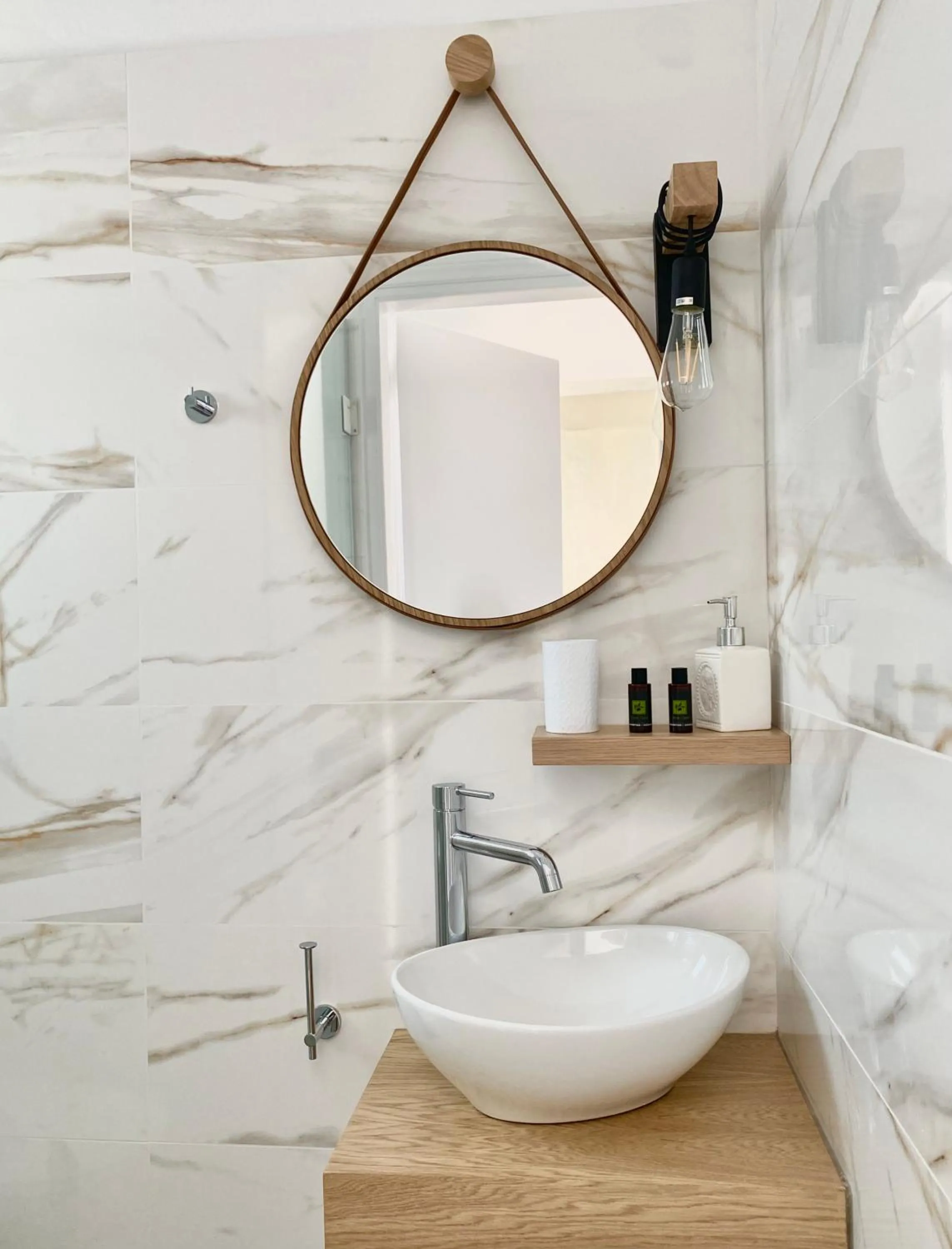 Bathroom in Fikas Hotel