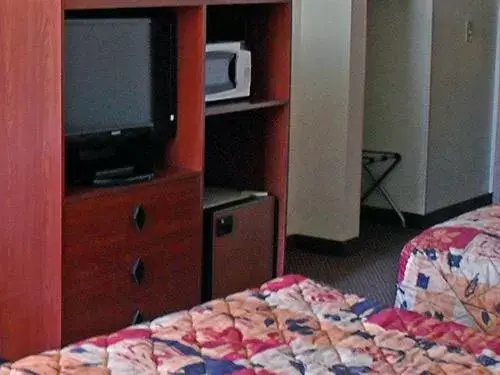 TV and multimedia, Room Photo in Motel 6-Lebec, CA