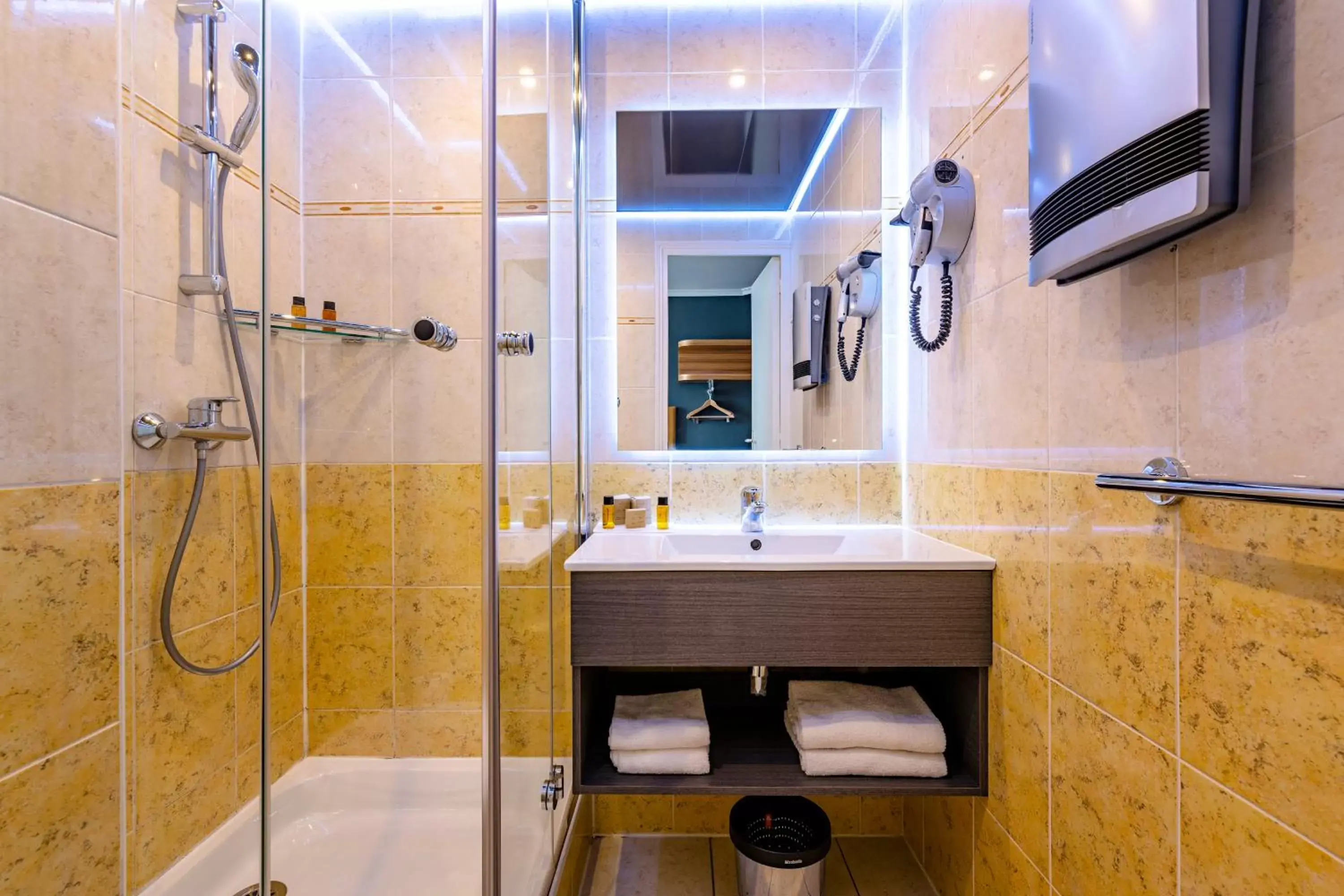 Shower, Bathroom in Hotel Residence Europe & Spa