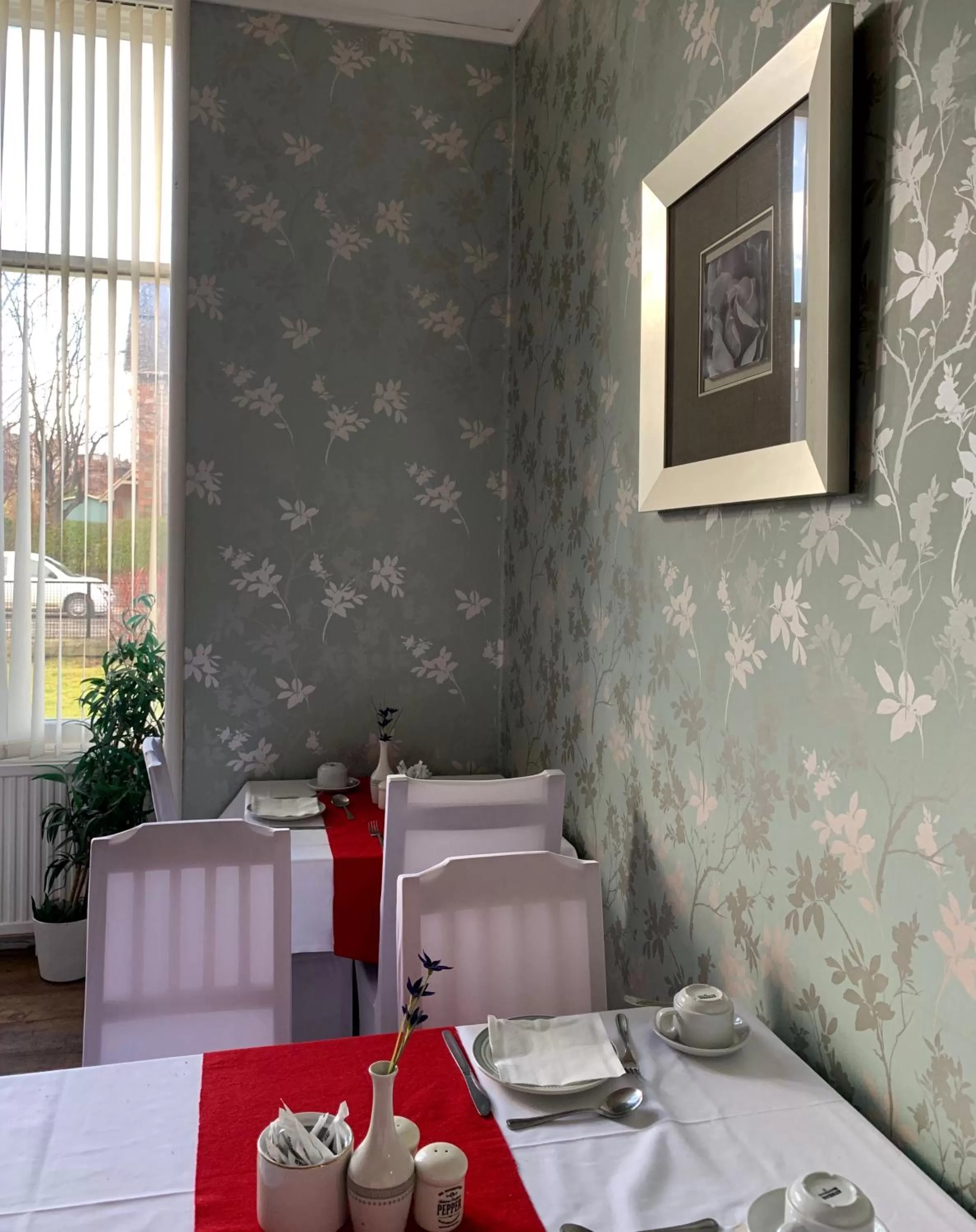 Dining area, Bed in Northumberland Hotel