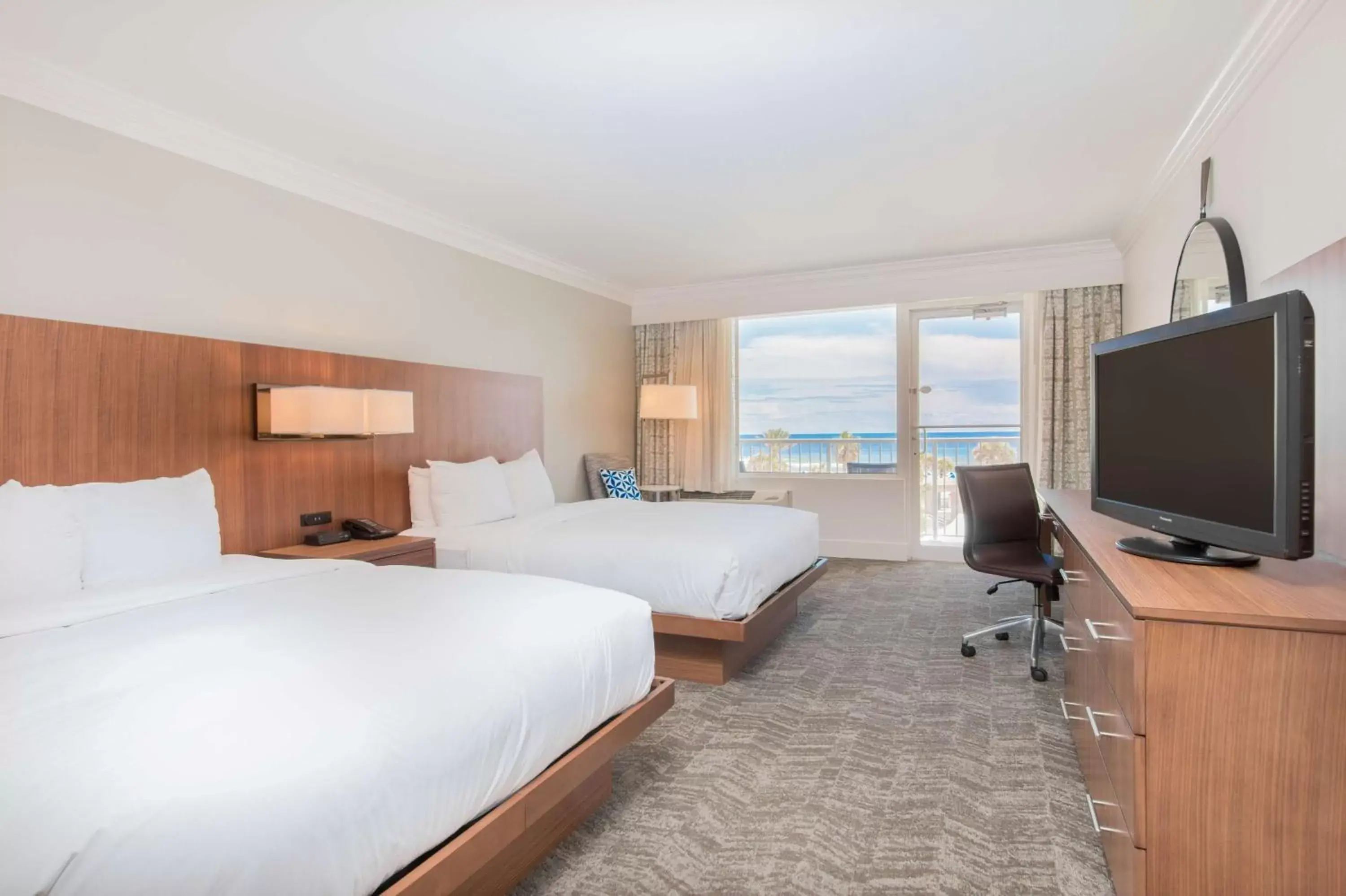 Bedroom, Bed in Hilton Pensacola Beach Bedroom, Bed in Hilton Pensacola Beach